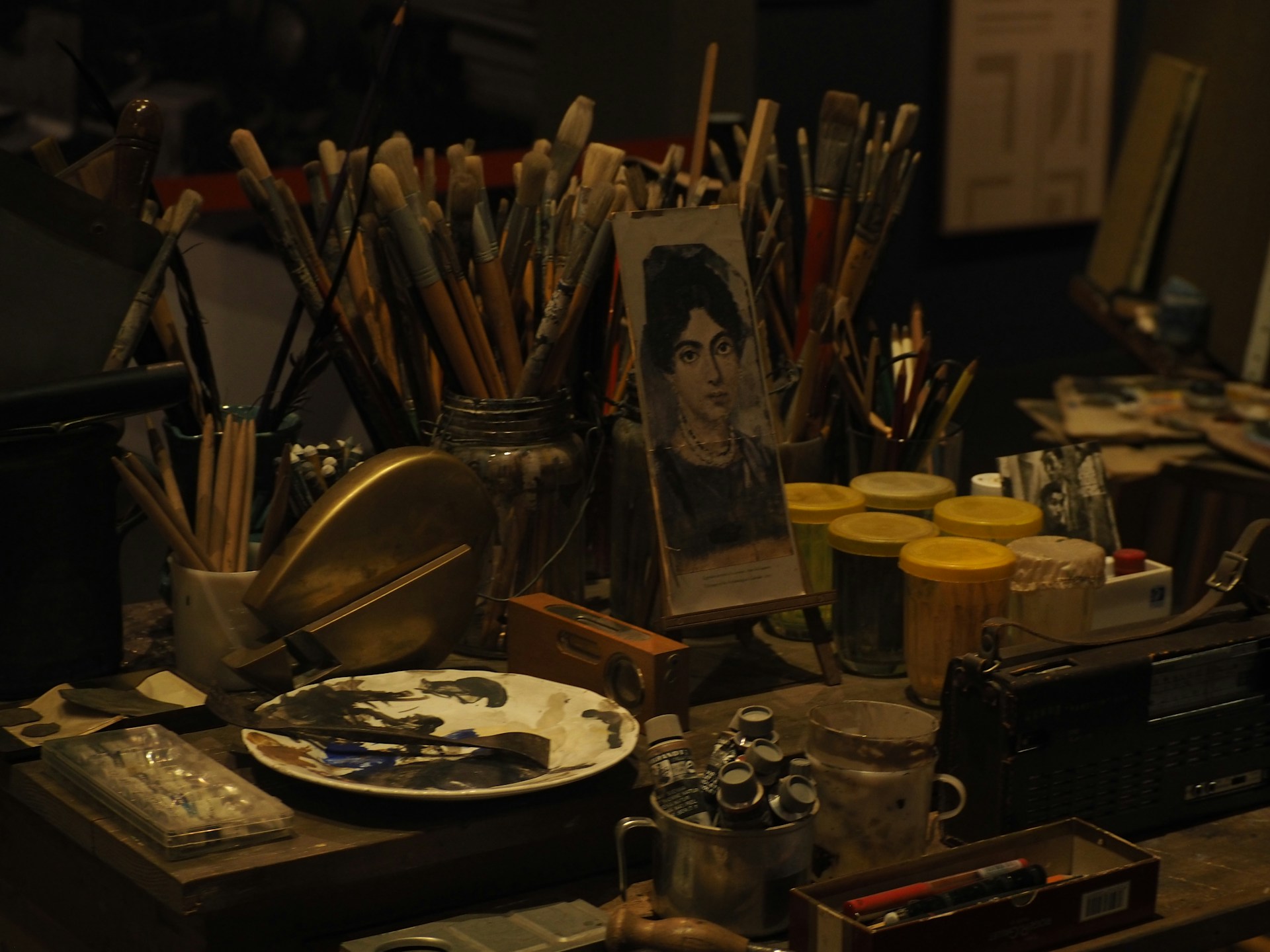 A table topped with lots of art supplies