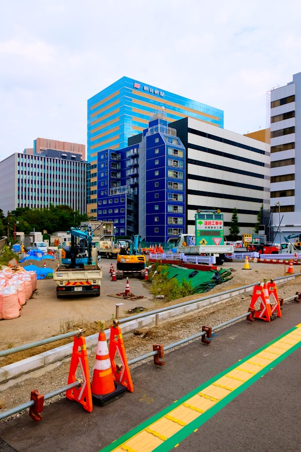 日本の都市部の建設現場