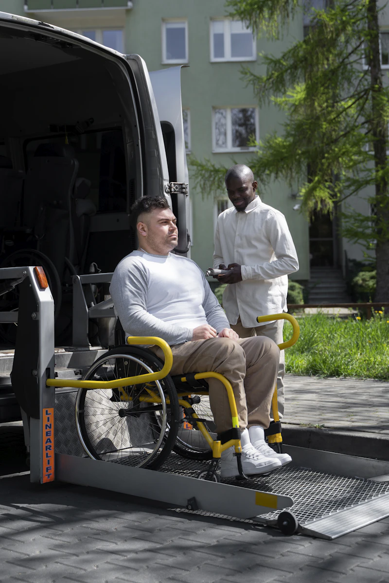 Véhicule adapté PMR avec rampe fauteuil roulant