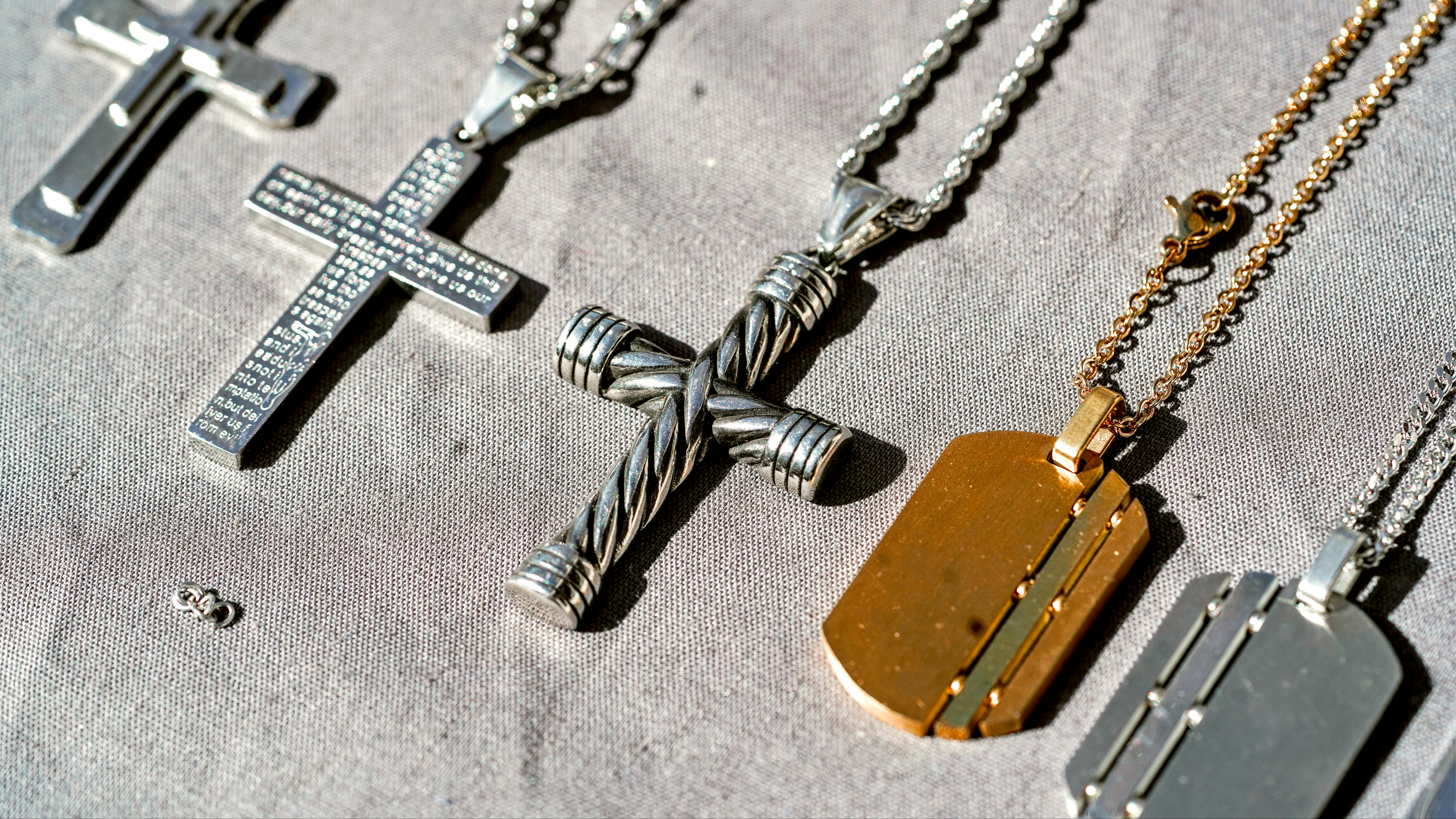 gray computer monitor