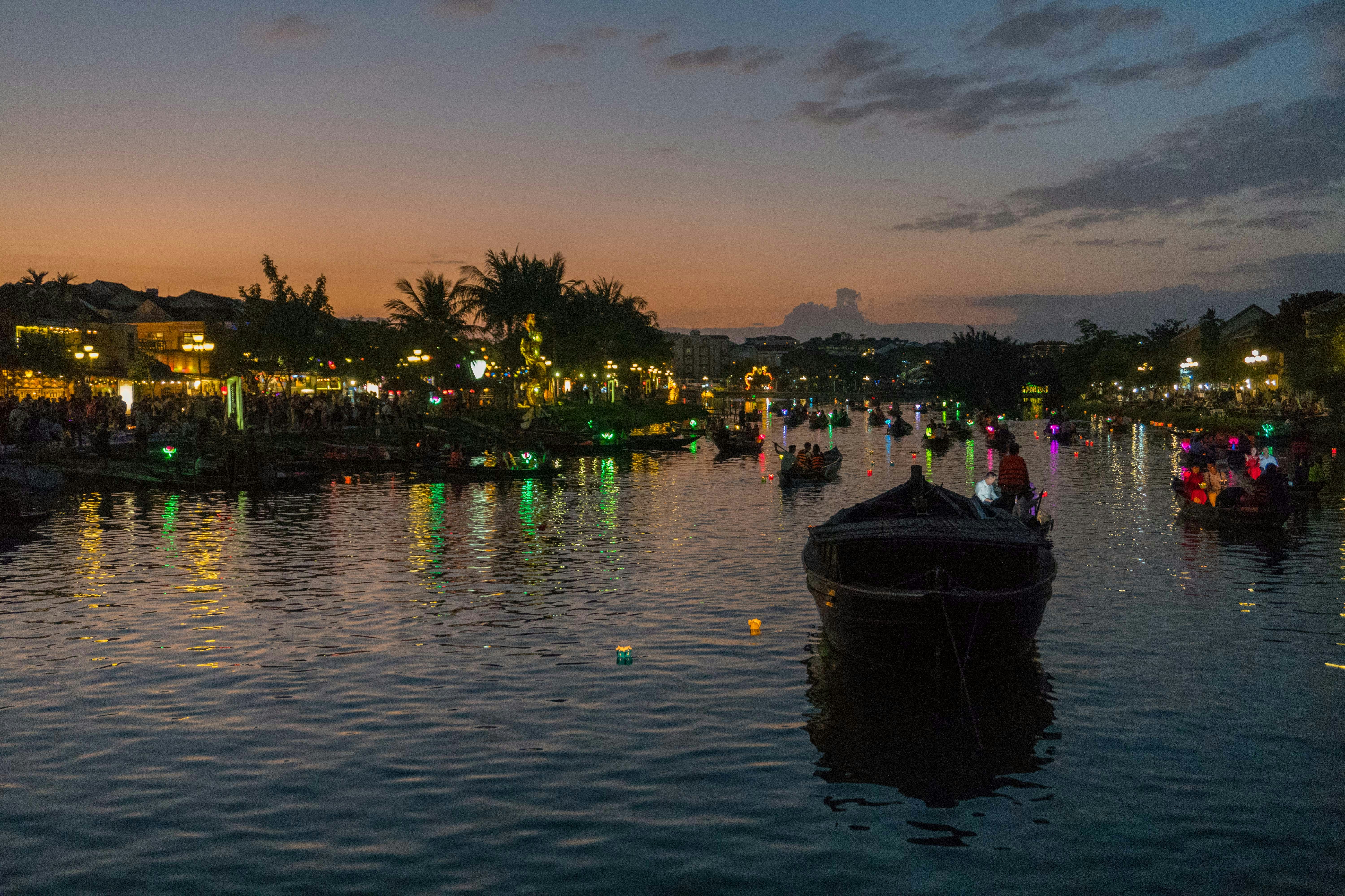 A group of boats floating on top of a lake