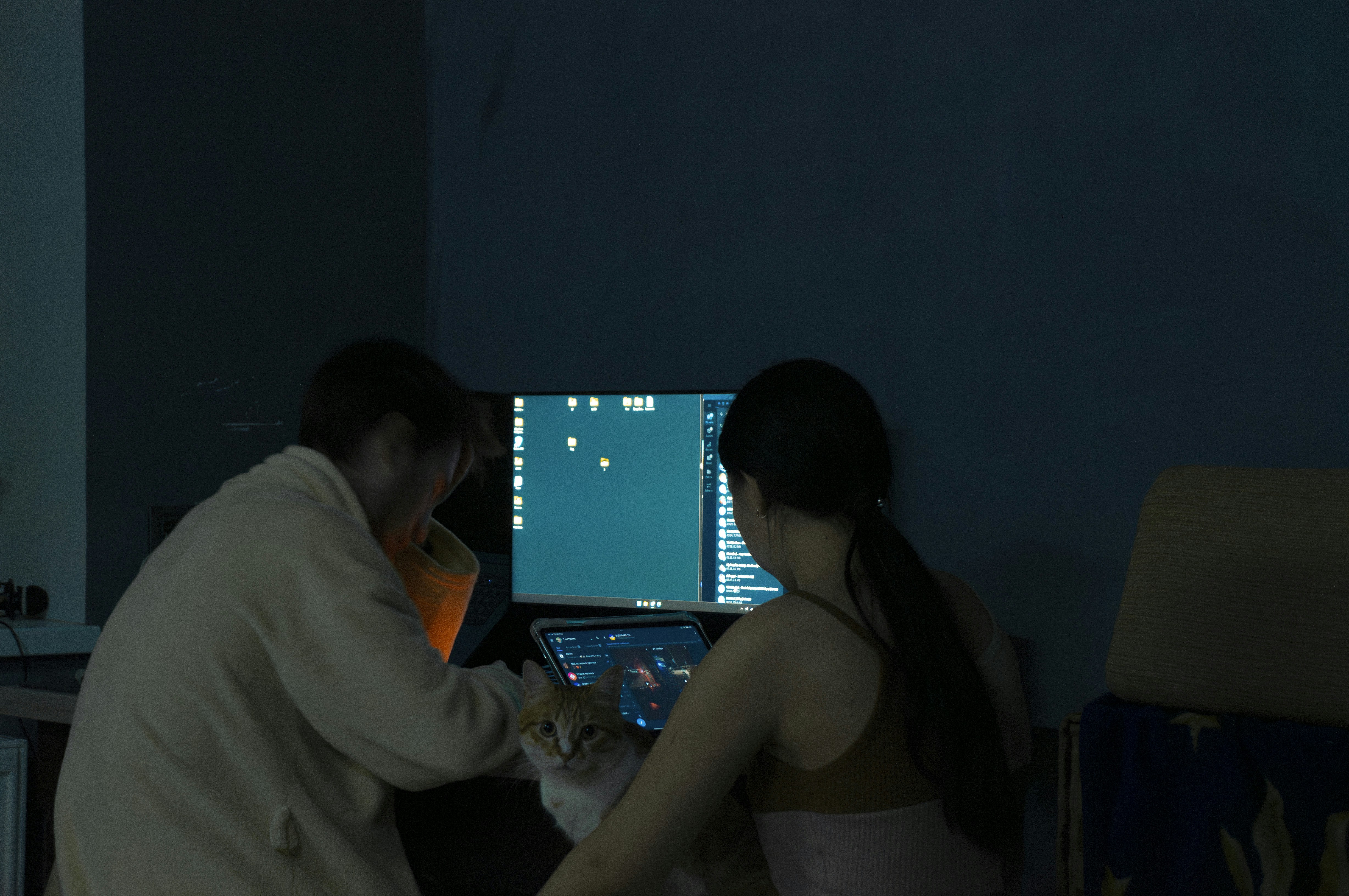 A doctor and patient reviewing information on a screen together - oncology practice performance analytics tool