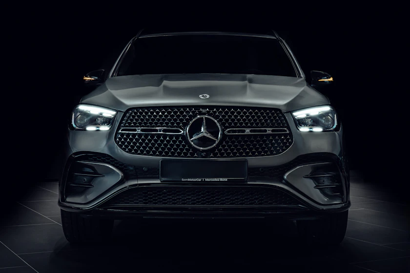 Mercedes-Benz Fahrzeugaufnahme aus der gewählten Unsplash-Bildserie (Beispielmotiv)