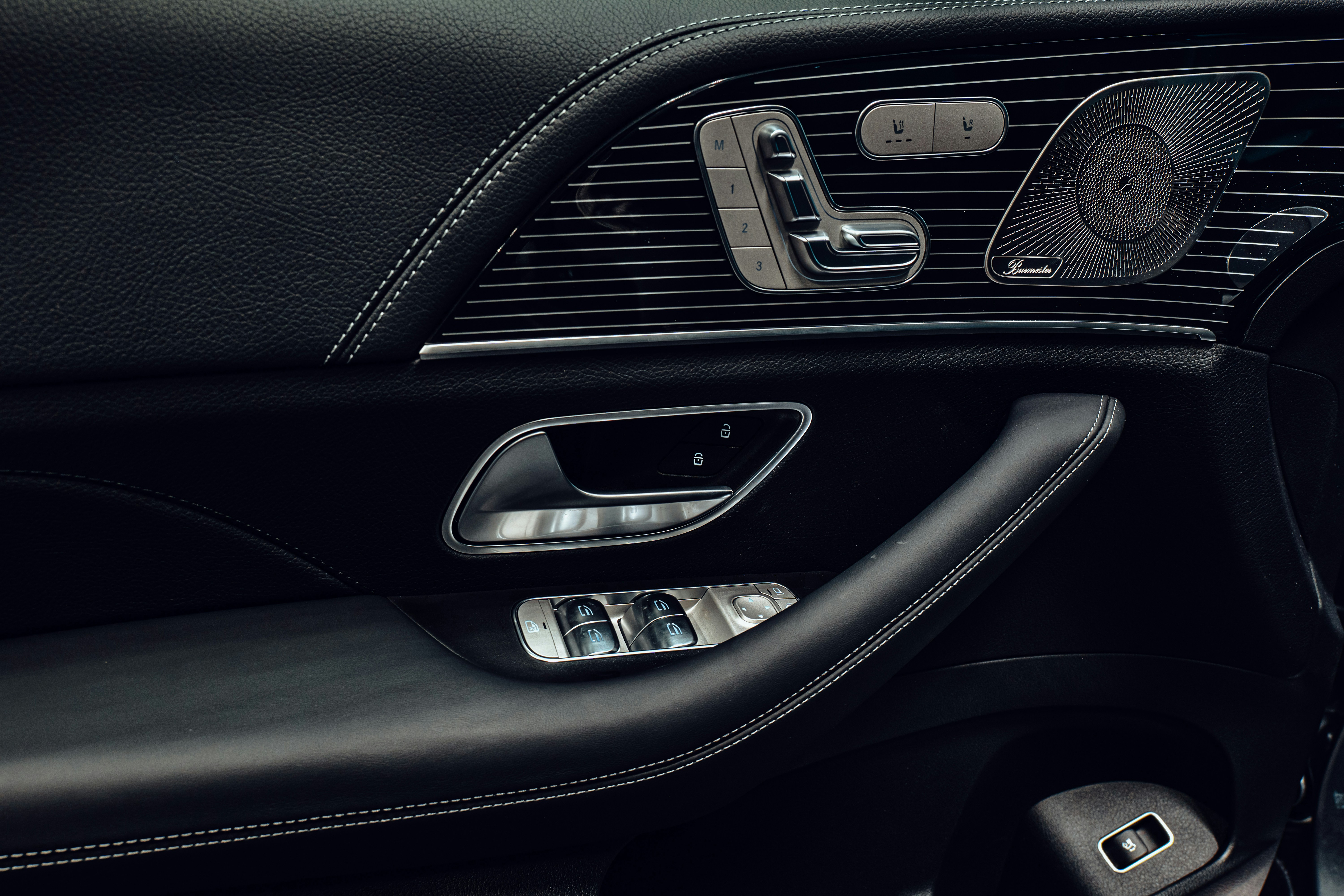 Photo by lukasparnican