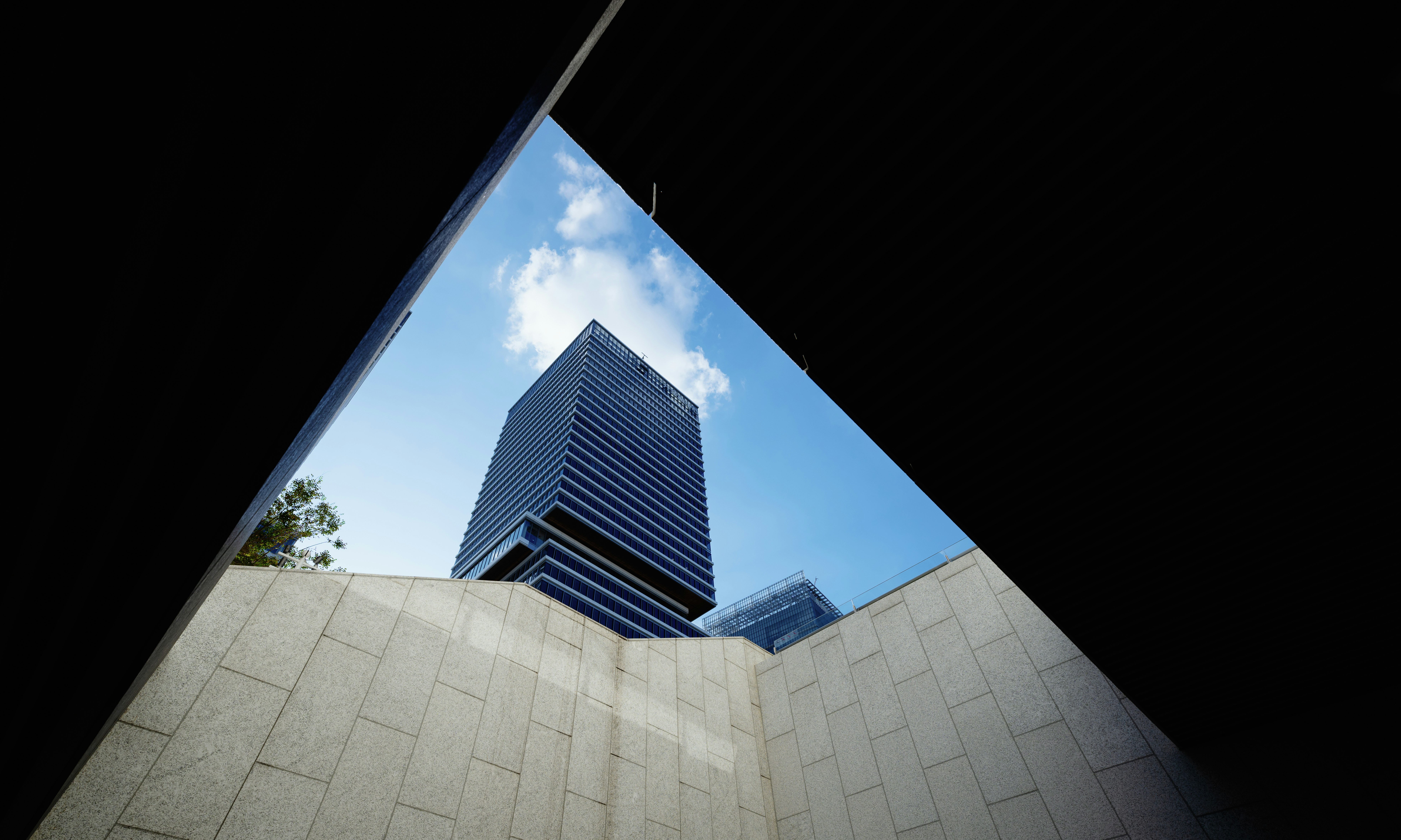 JPMorgan Takes Over Apple Card, Cementing Grip on US Credit Market