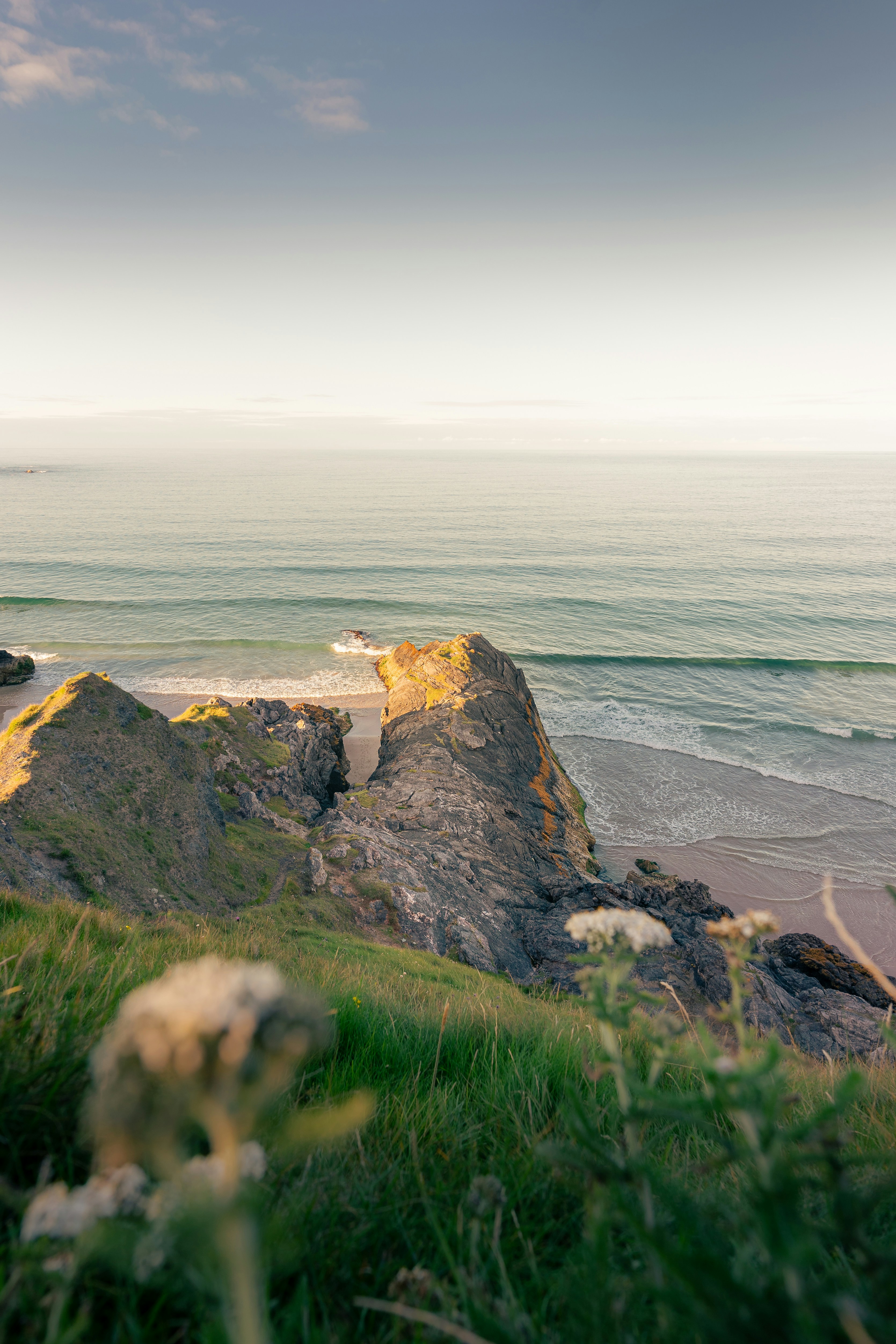 A view of the ocean from a cliff