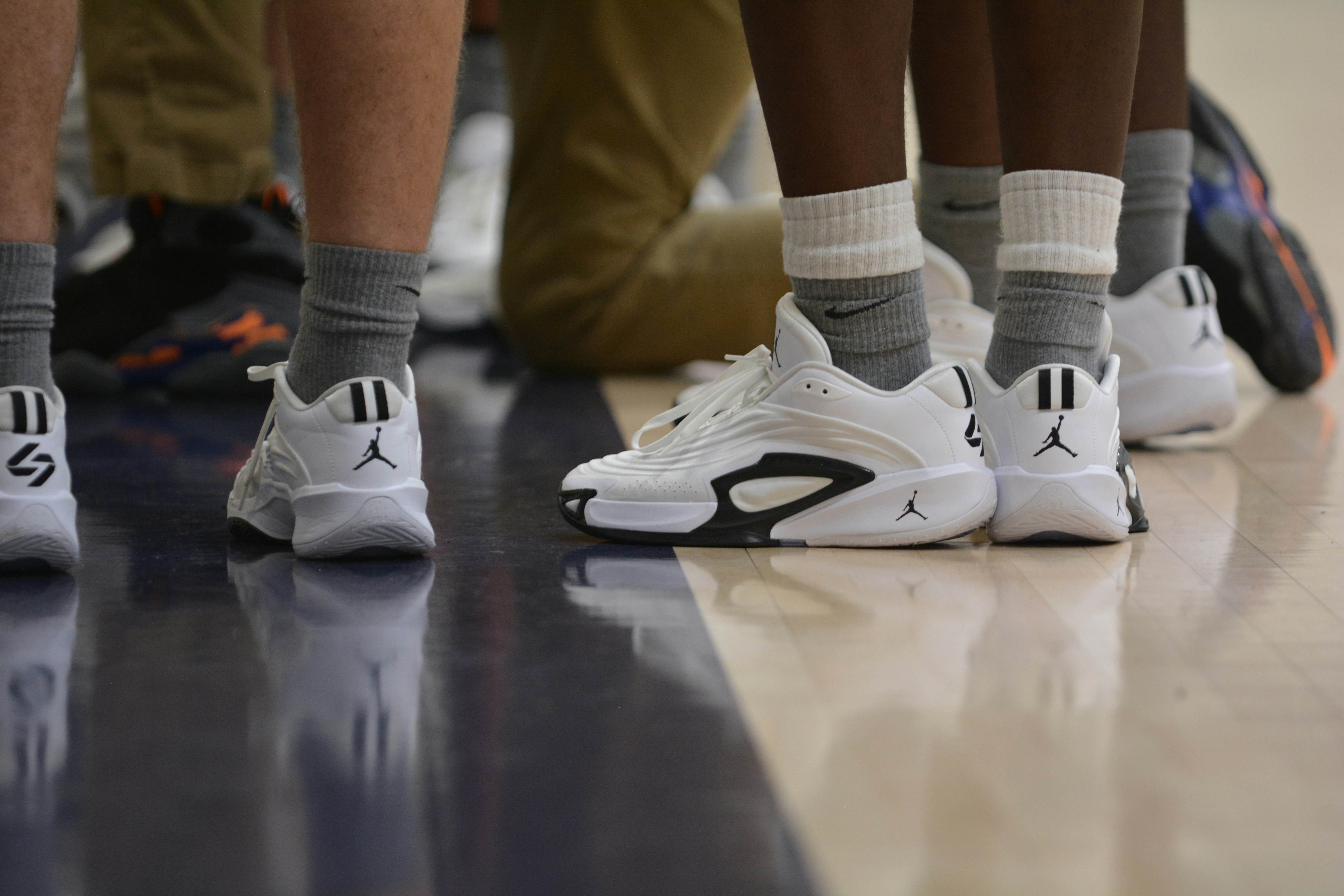 Basketball shoes