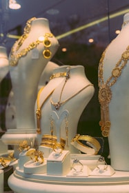 A display case filled with lots of white mannequins