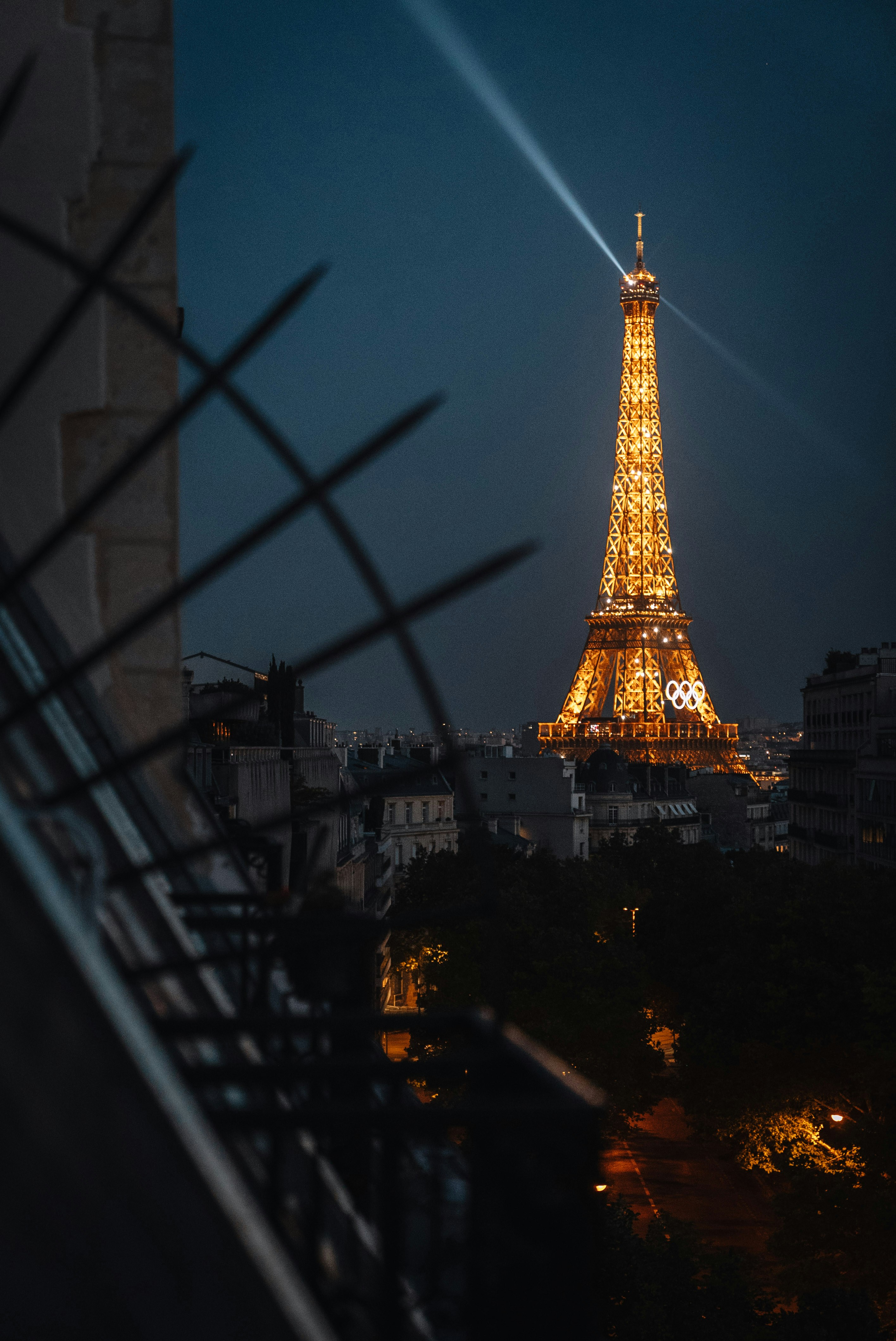 The eiffel tower is lit up at night