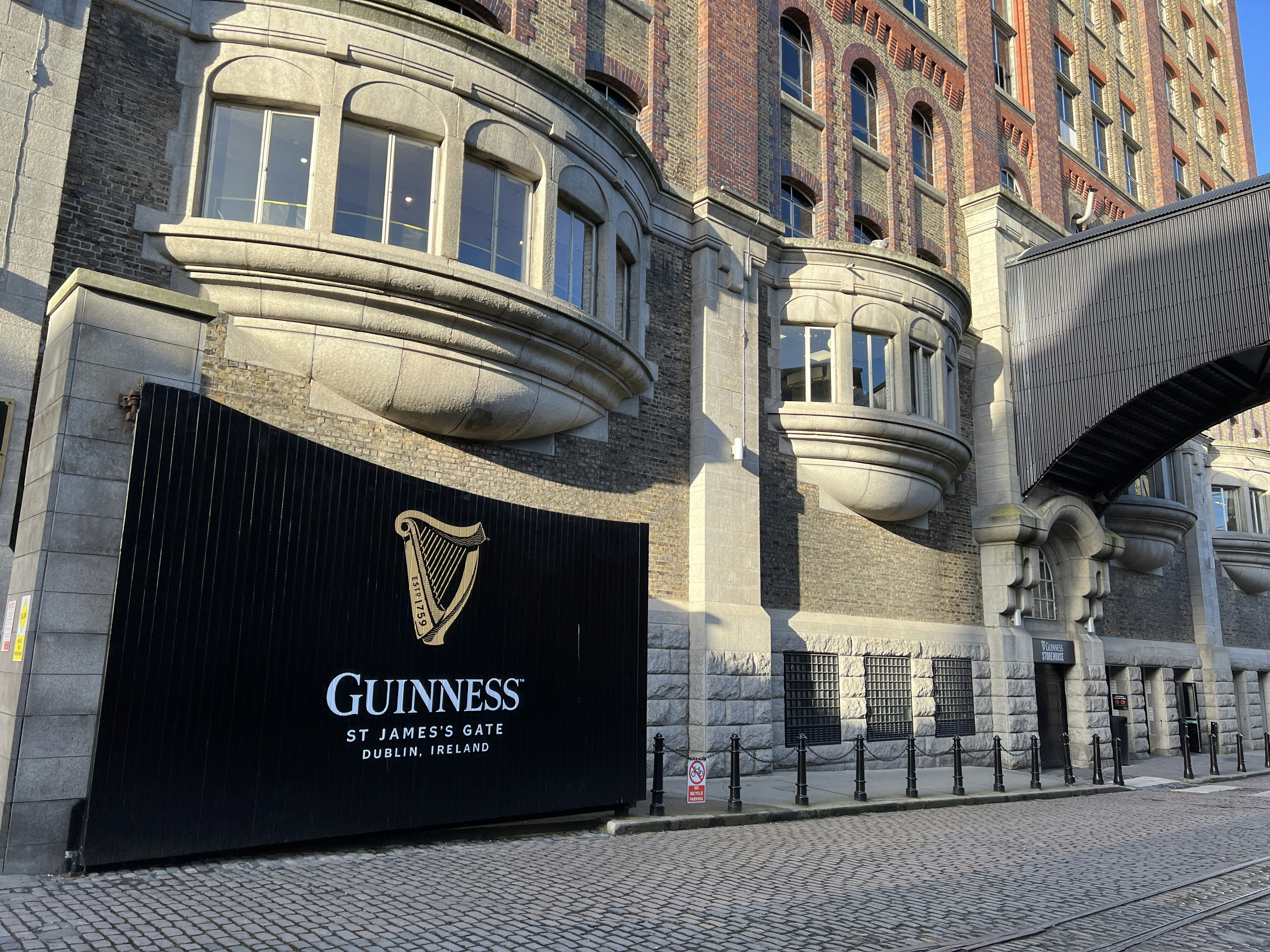 Le propriétaire de Guinness et Smirnoff dévoile un plan d'économie de 500 millions de dollars