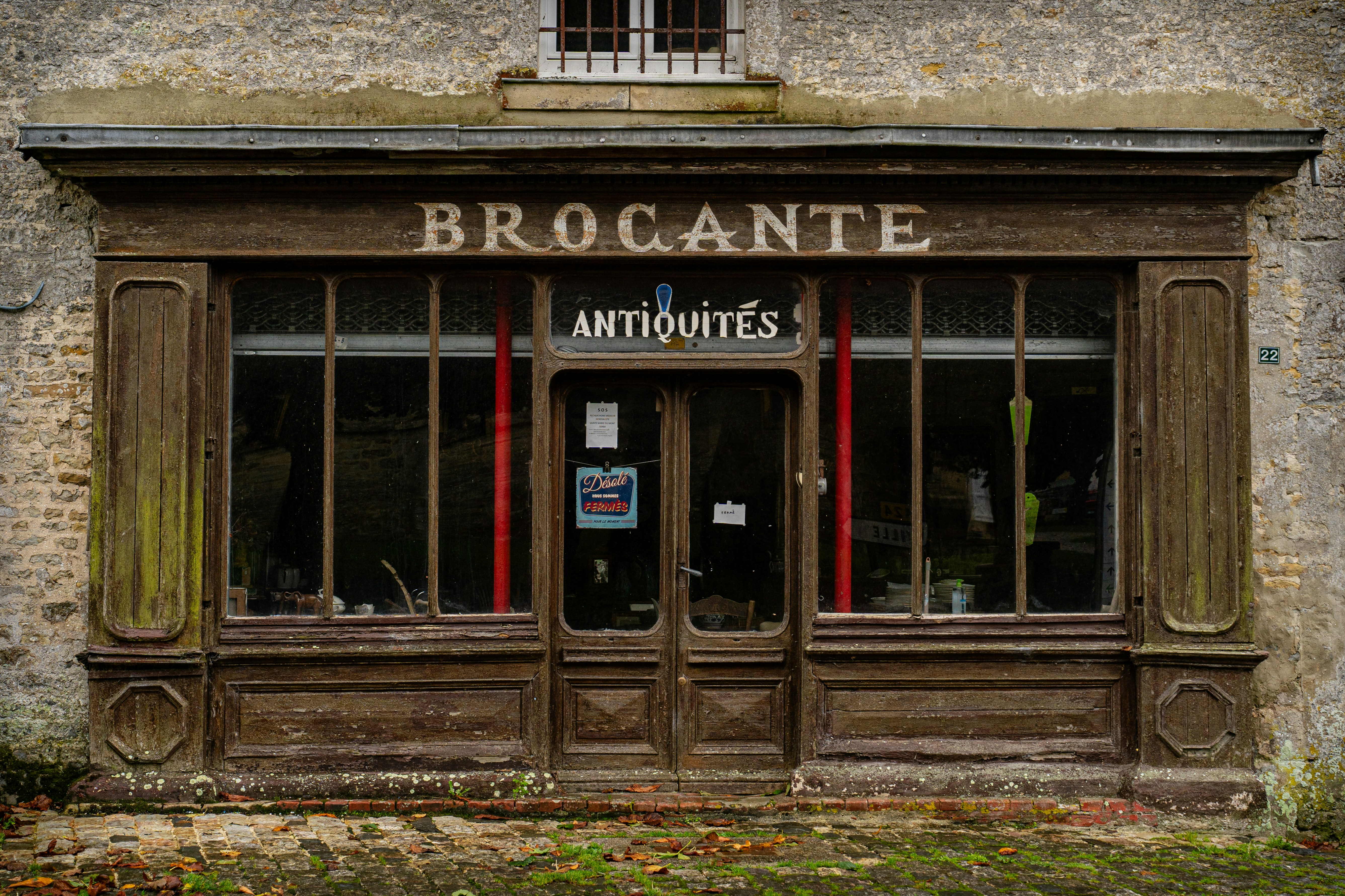 An old building with a sign that says brocante