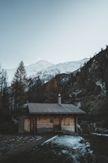 A small cabin in the middle of a mountain range