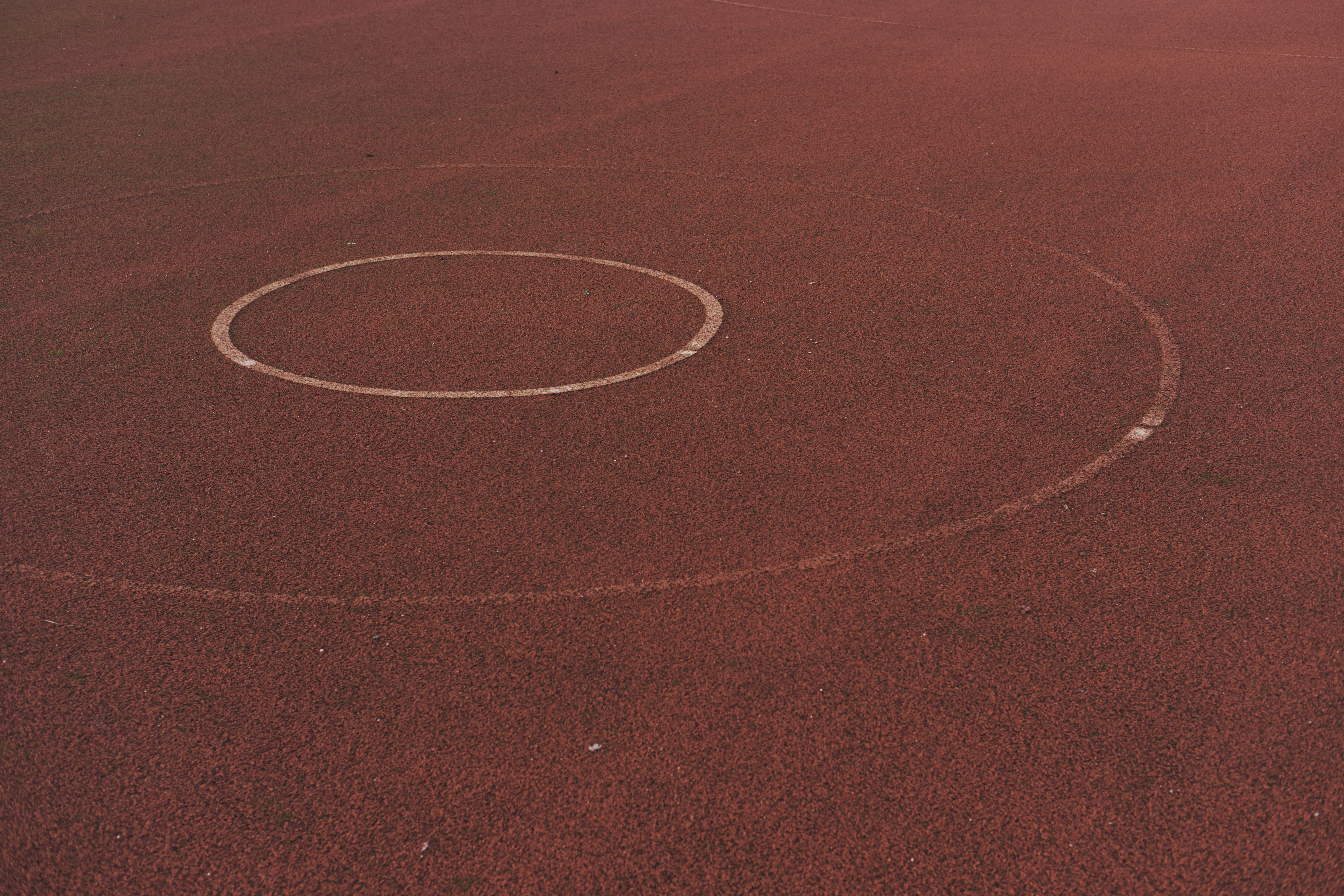 A man standing on a tennis court holding a racquet