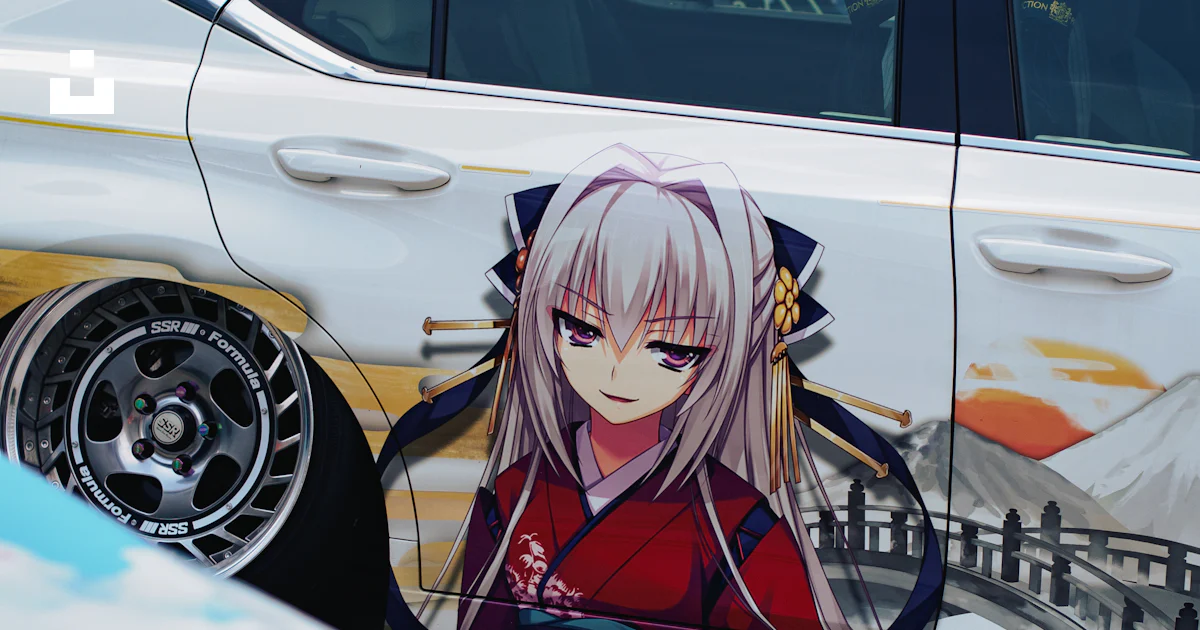 アニメのキャラクターが描かれた車の写真 – Unsplashの車の無料画像