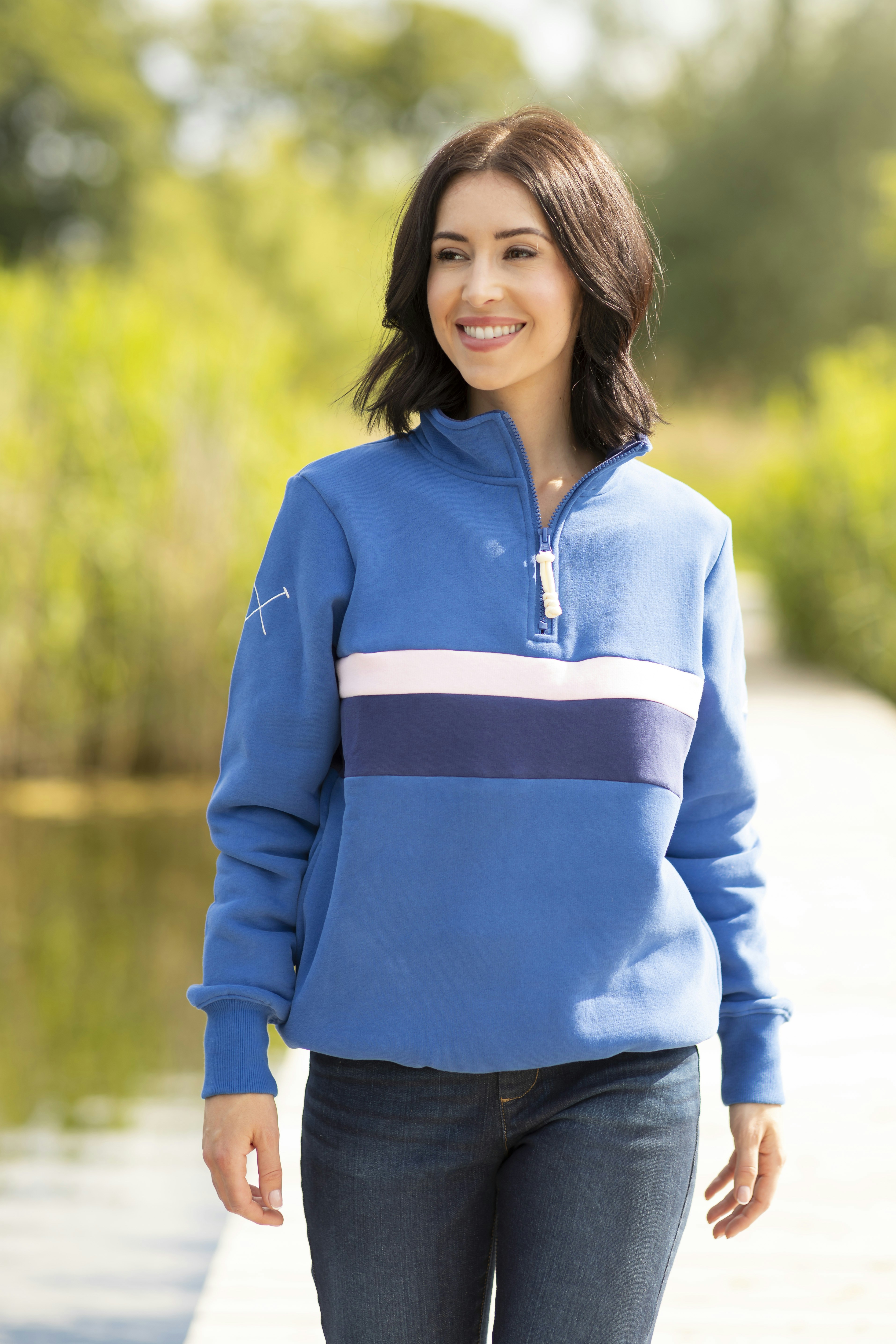 photo-1732708872490-a1ff3a917047?ixid=M3wxMjA3fDB8MXxzZWFyY2h8Nnx8d29tZW4lMjdzJTIwc3dlYXRlcnxlbnwwfHx8fDE3NjU3NjkzNDd8MA\u0026ixlib=rb-4.1.0