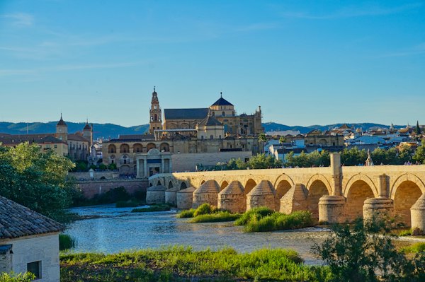 A bridge over a river with a castle in the background — Córdoba, Spain
