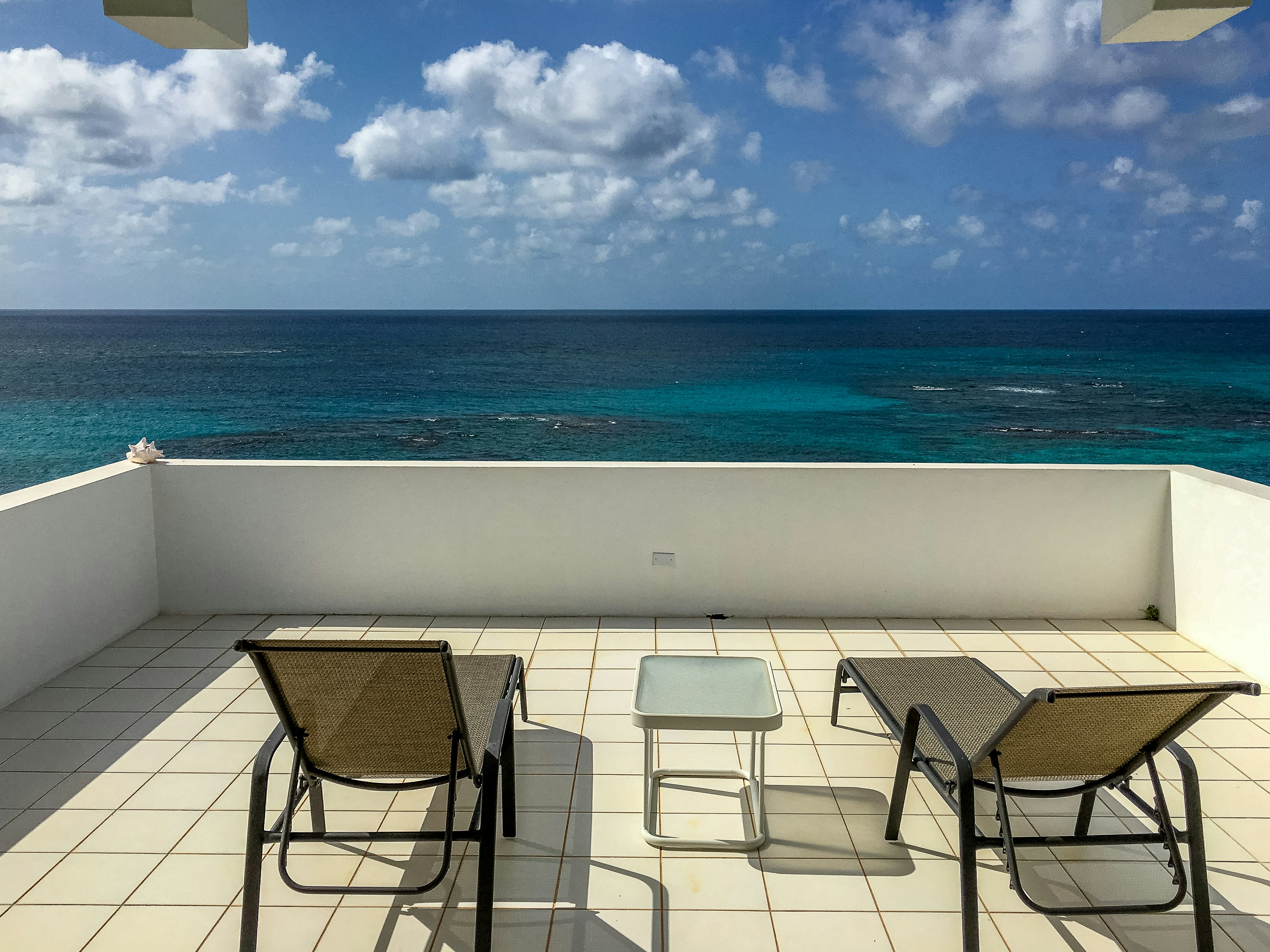 Stay online in the Anguilla with a prepaid eSIM from eSIMlii. Instant activation, no roaming charges, and reliable coverage.