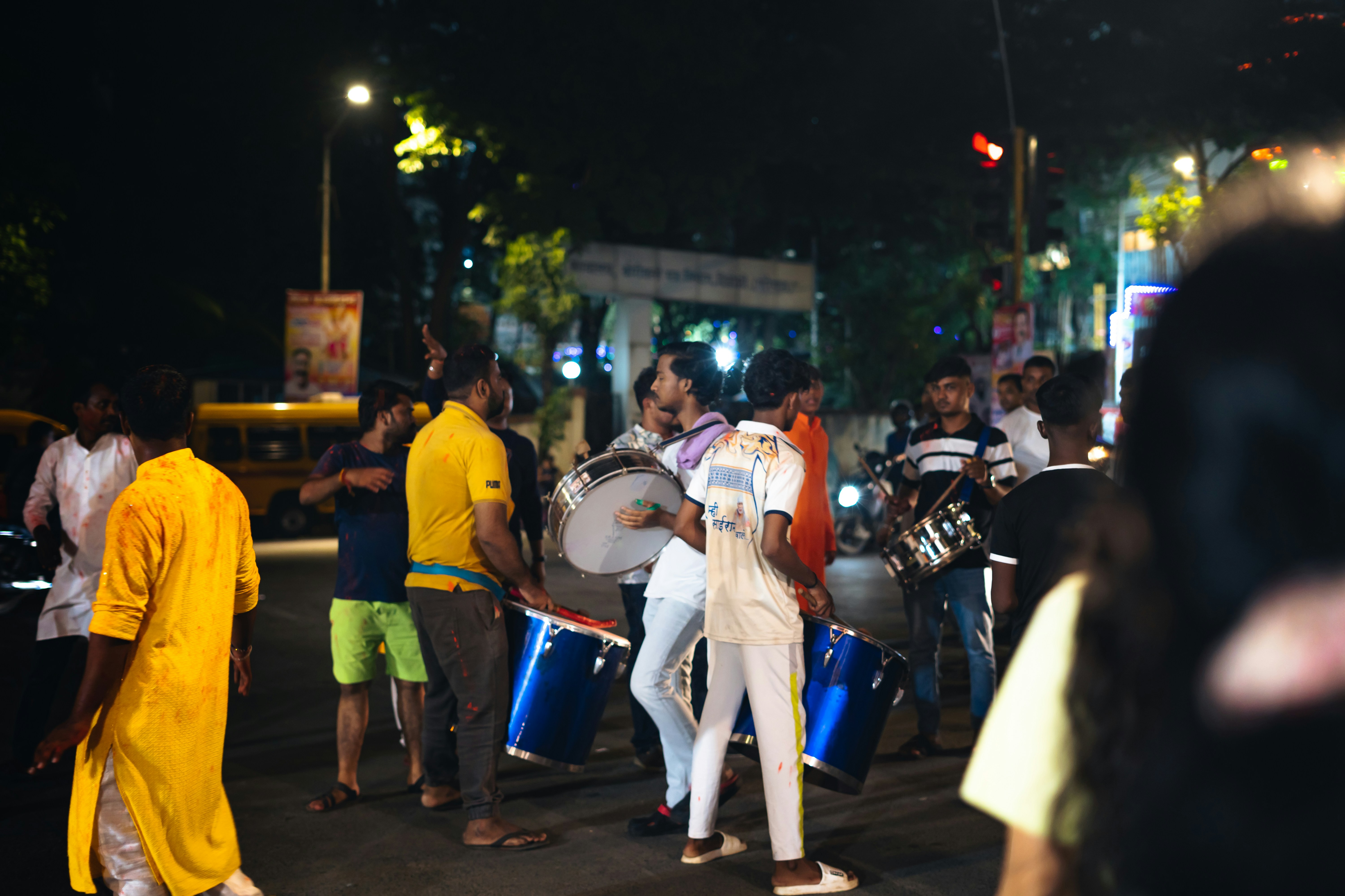 Eight Million Strangers and Still Alone: The Hidden Emotional Reality of Mumbai for Solo Western Travelers