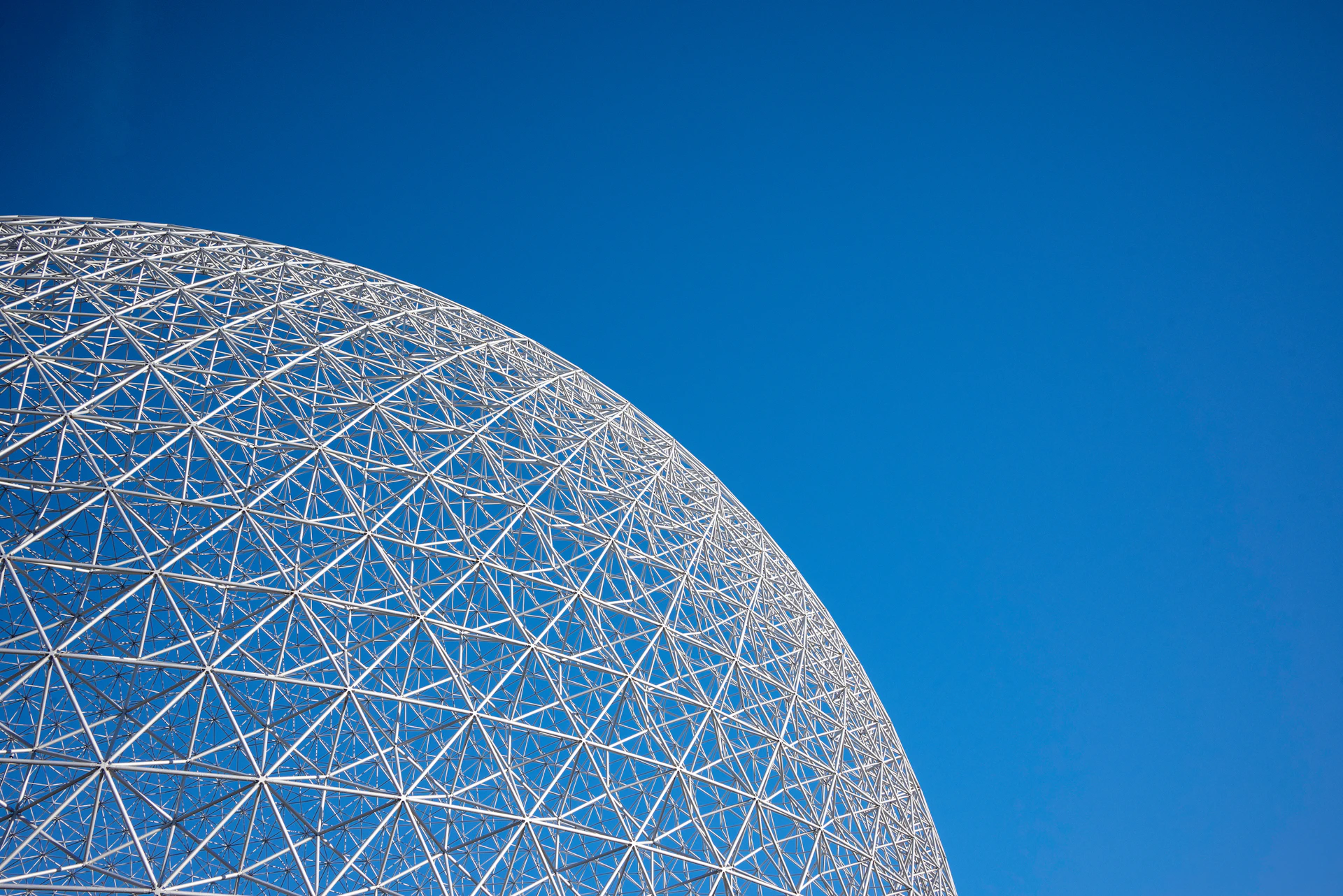 A large white structure sitting under a blue sky