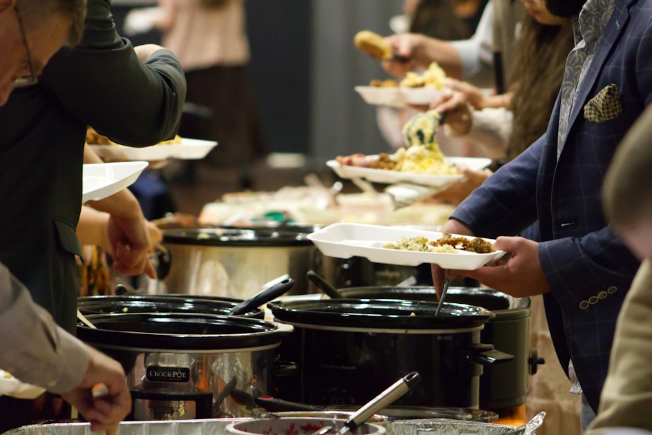 How to Plan a Neighborhood Potluck