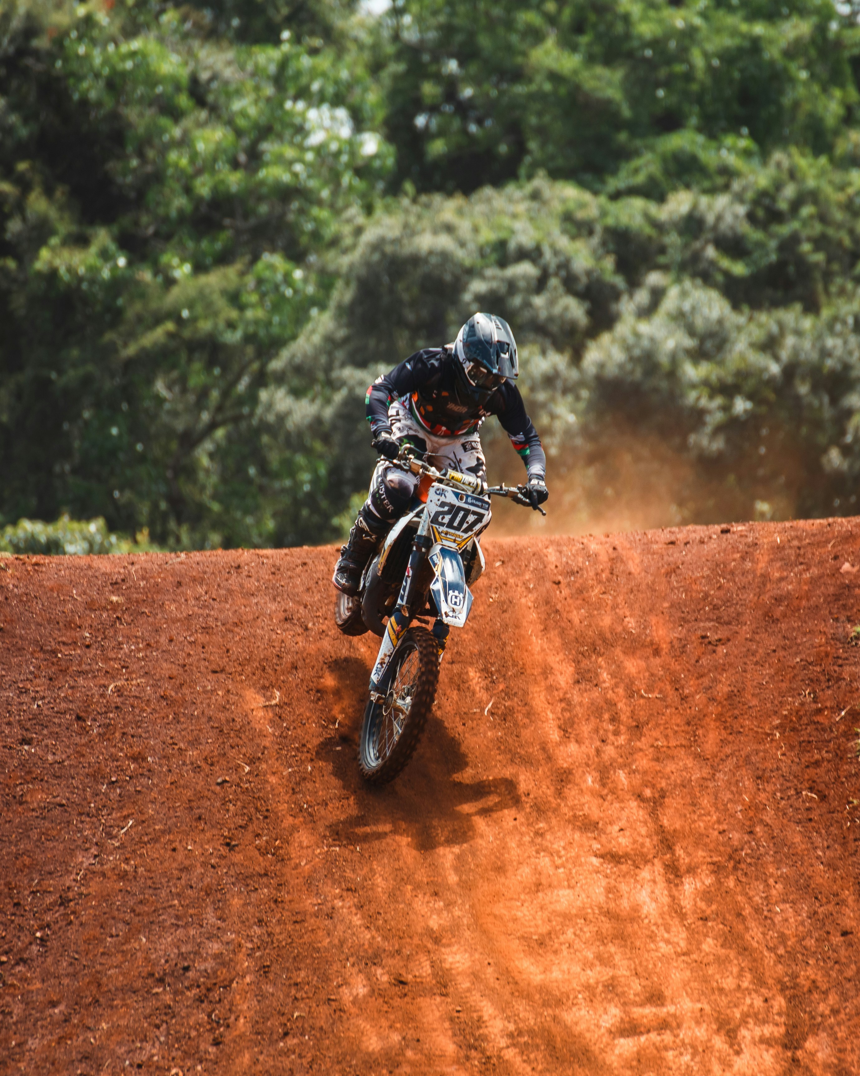A man riding a dirt bike on top of a dirt field photo – Free Bike Image ...