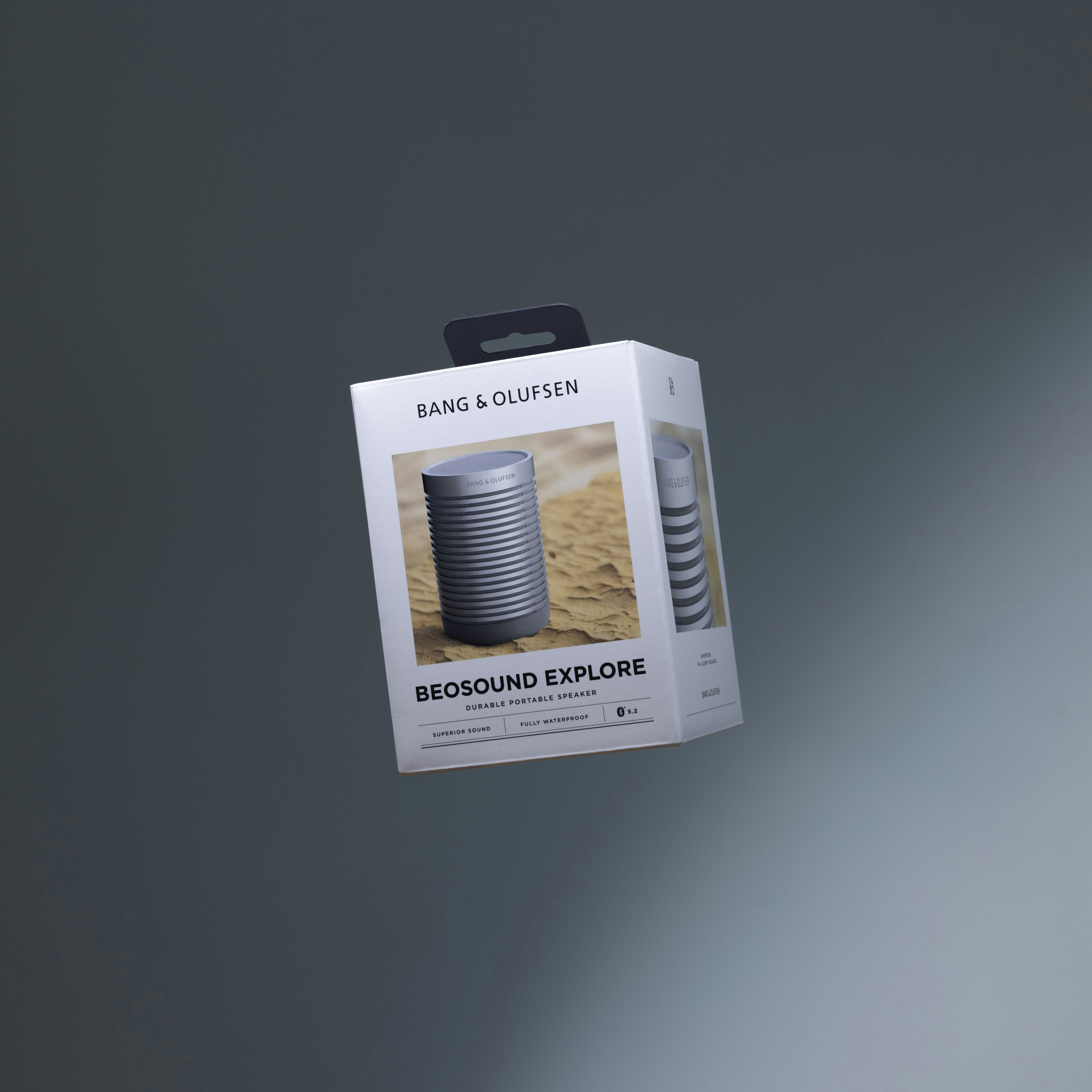 A picture of a box with a picture of an object in it