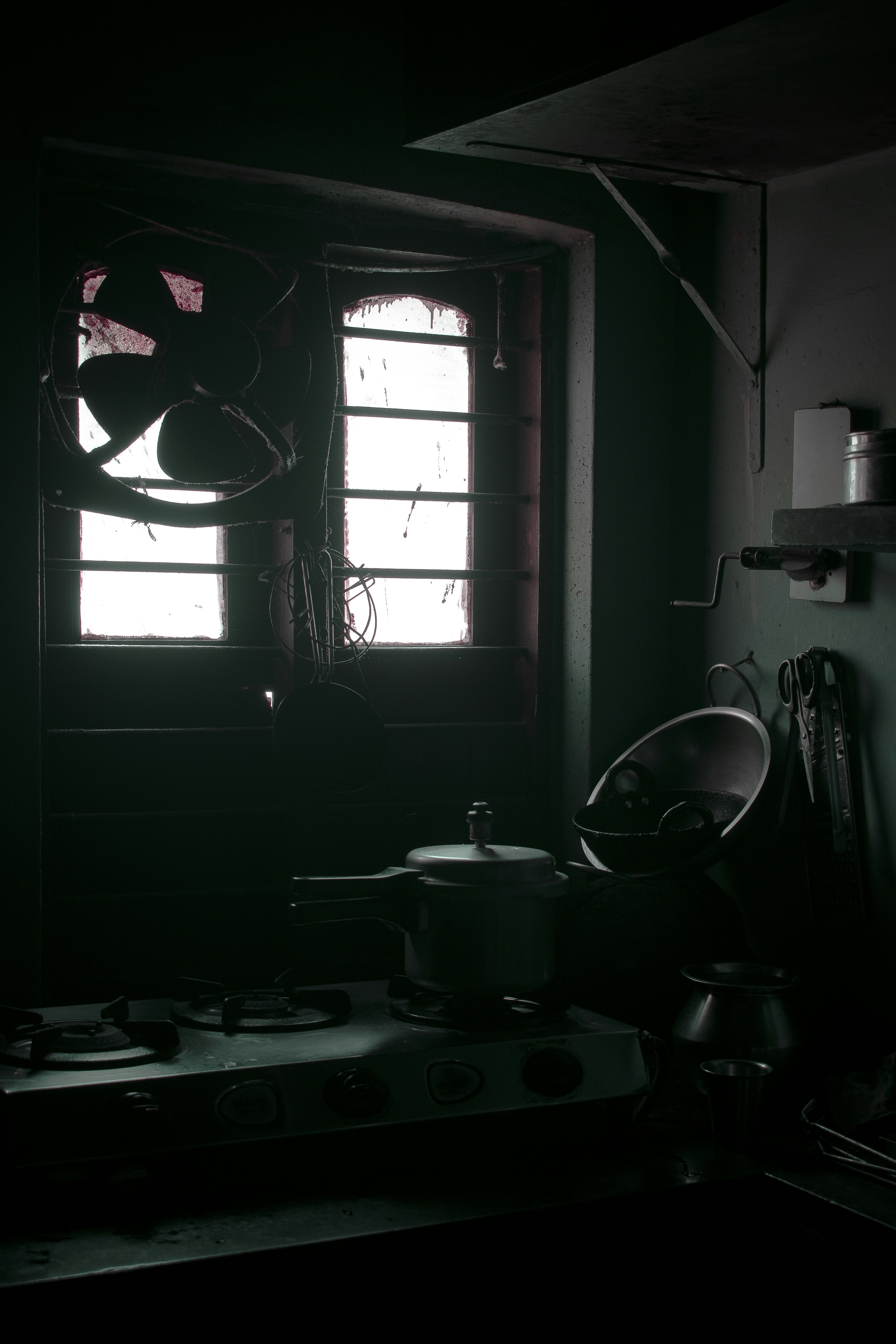 Dark Kitchen Compliance & Returns: A Practical Playbook for 2026 Operators