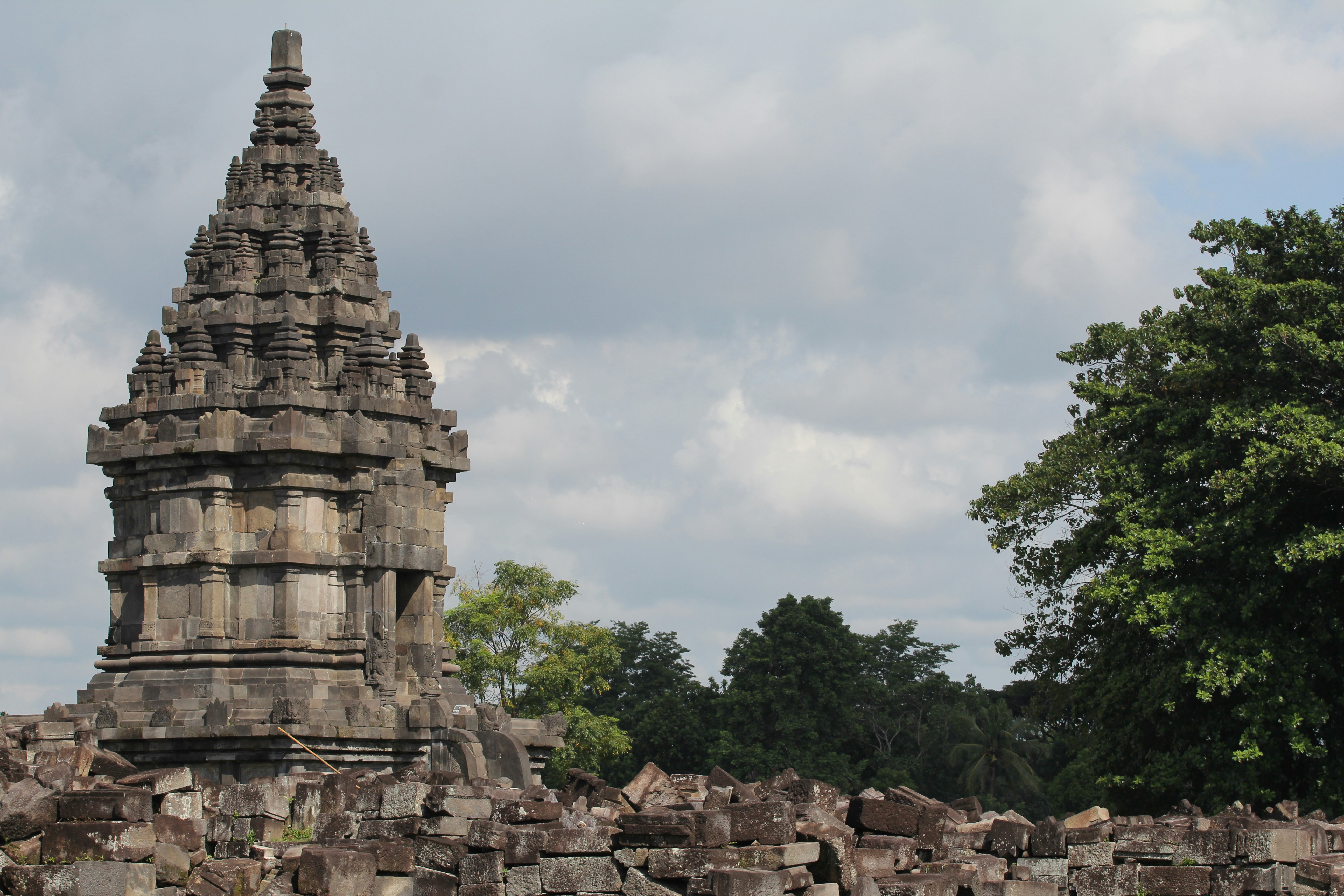 java ancient ruins, wallpaper, Perang Gresik: Sejarah & Perlawanan Ulama Pesisir 4