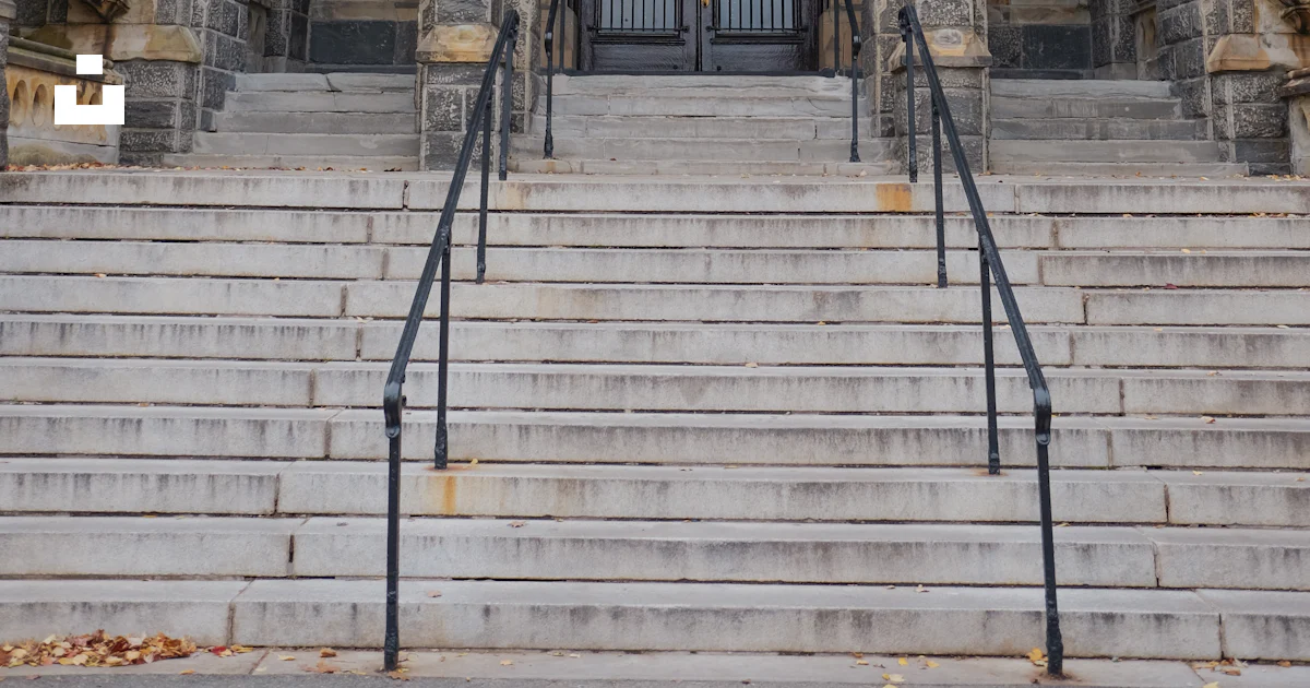 Wraeth Stairs A large building with stairs and a wreath on it photo – Free Georgetown ...