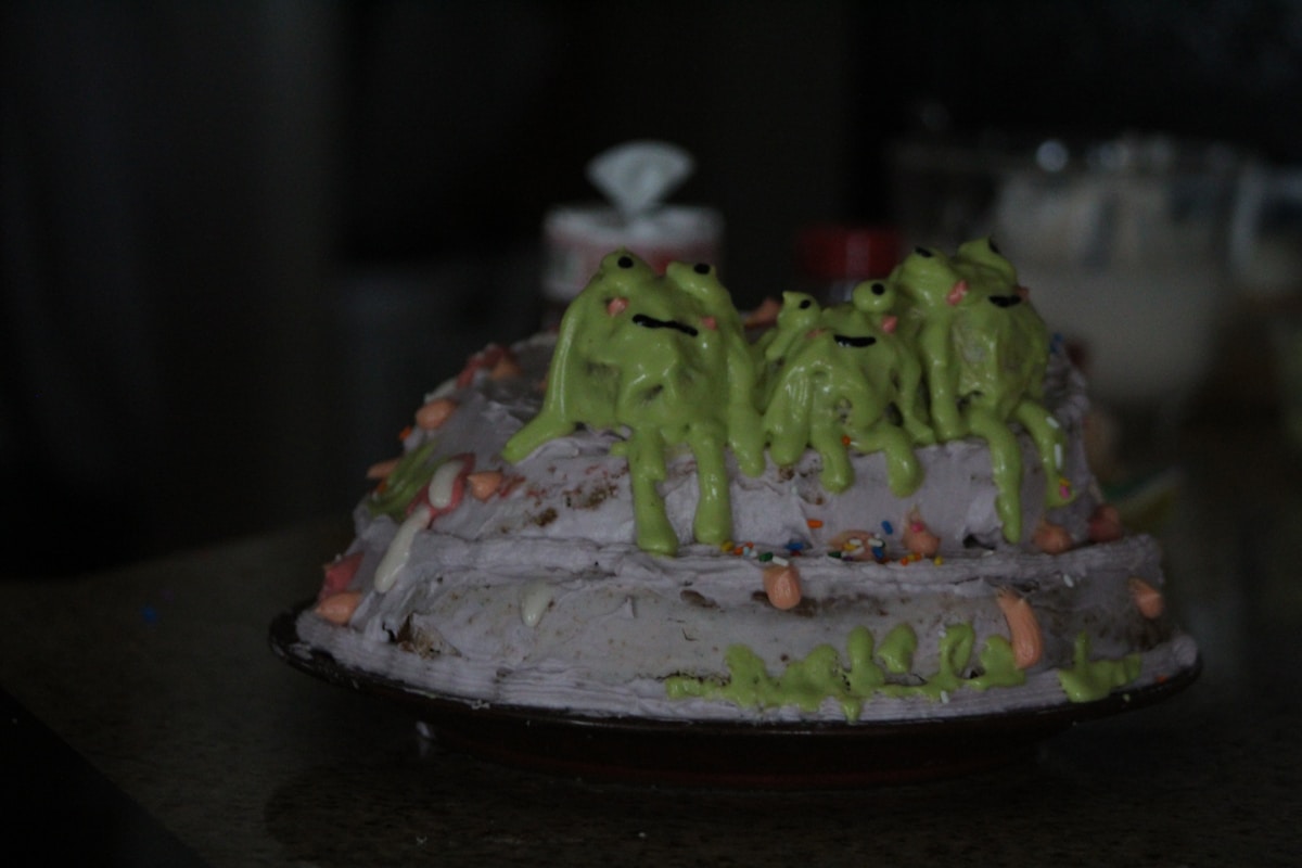 How Can Beginners Make a Creepy Cake That Looks Amazing?