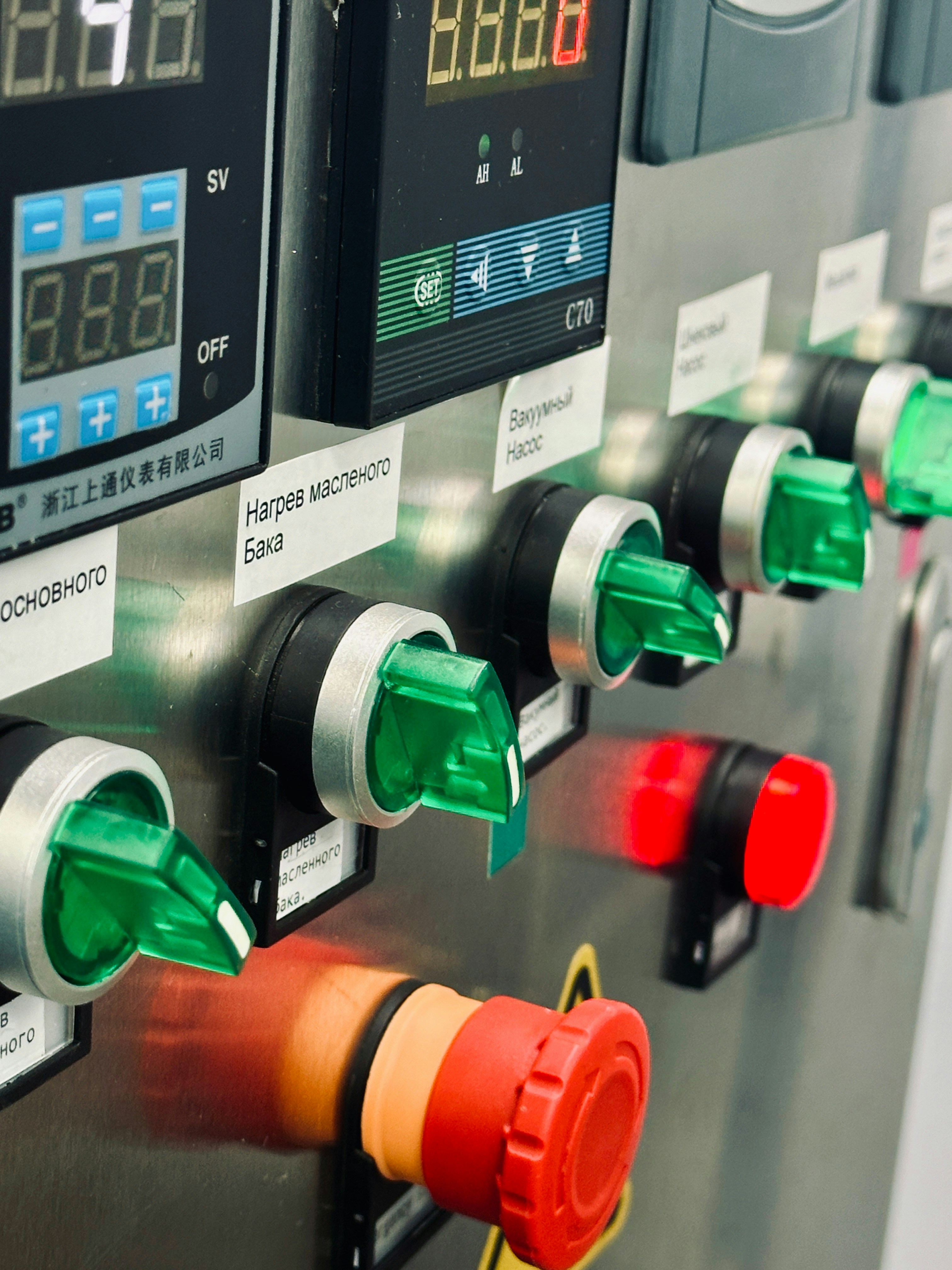 Egyedi vezérlőszekrény tervezés és építés