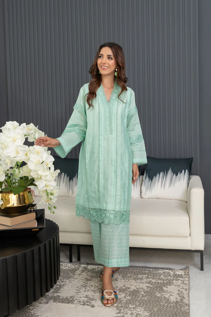 Sapphire lawn styled look