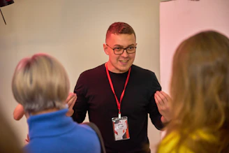 A man standing in front of a group of people