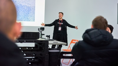 A man standing in front of a group of people
