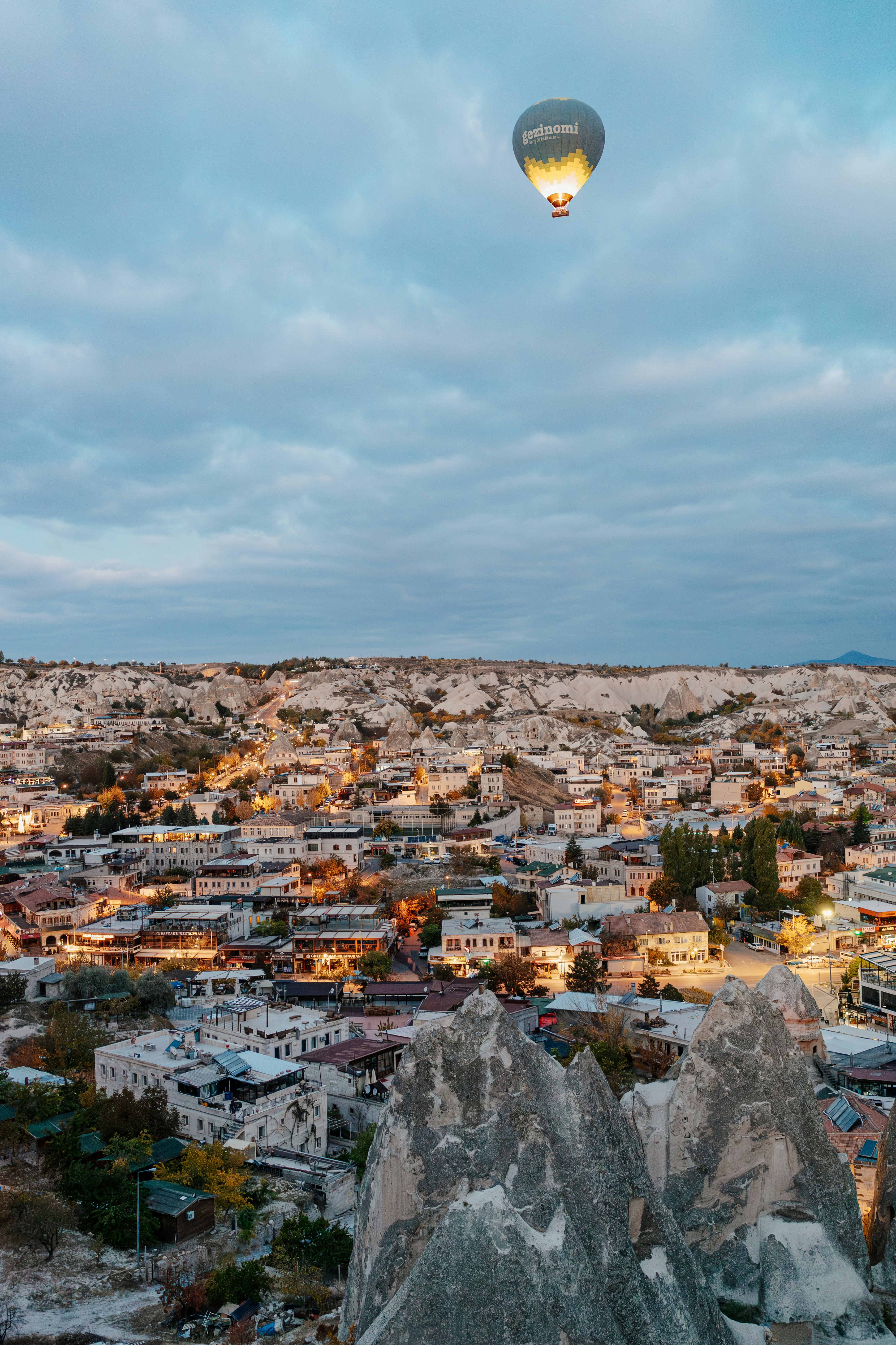 Photo by igorharrier