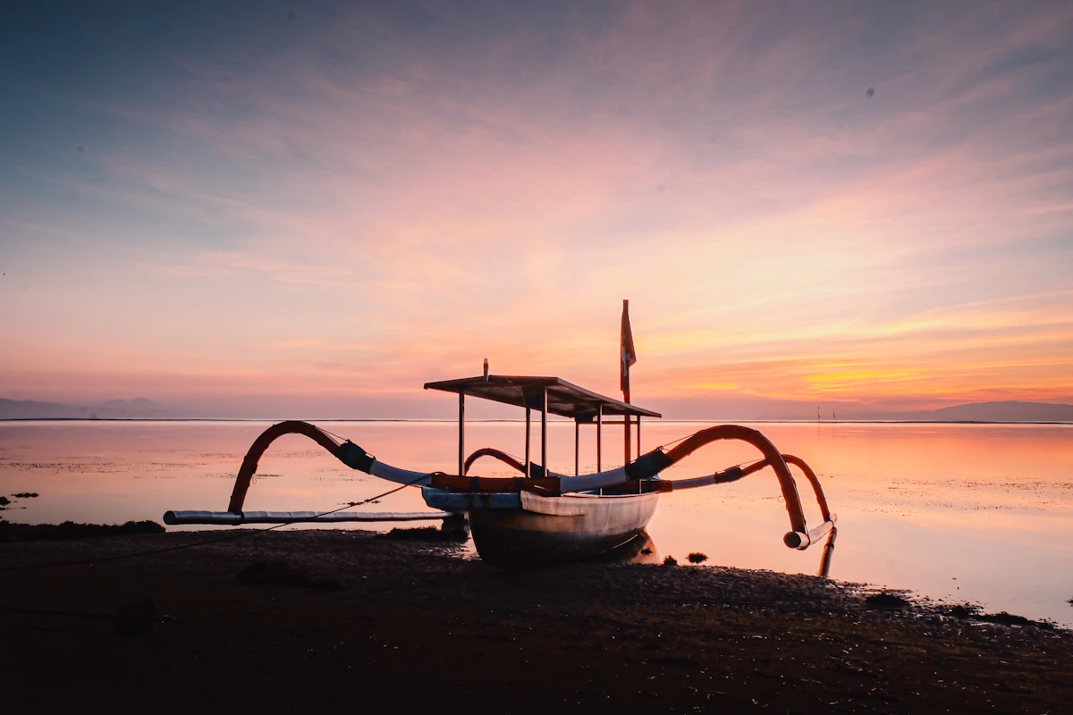 Traditional Jukung Sunrise Sailing & Lahangan Sweet Viewpoint