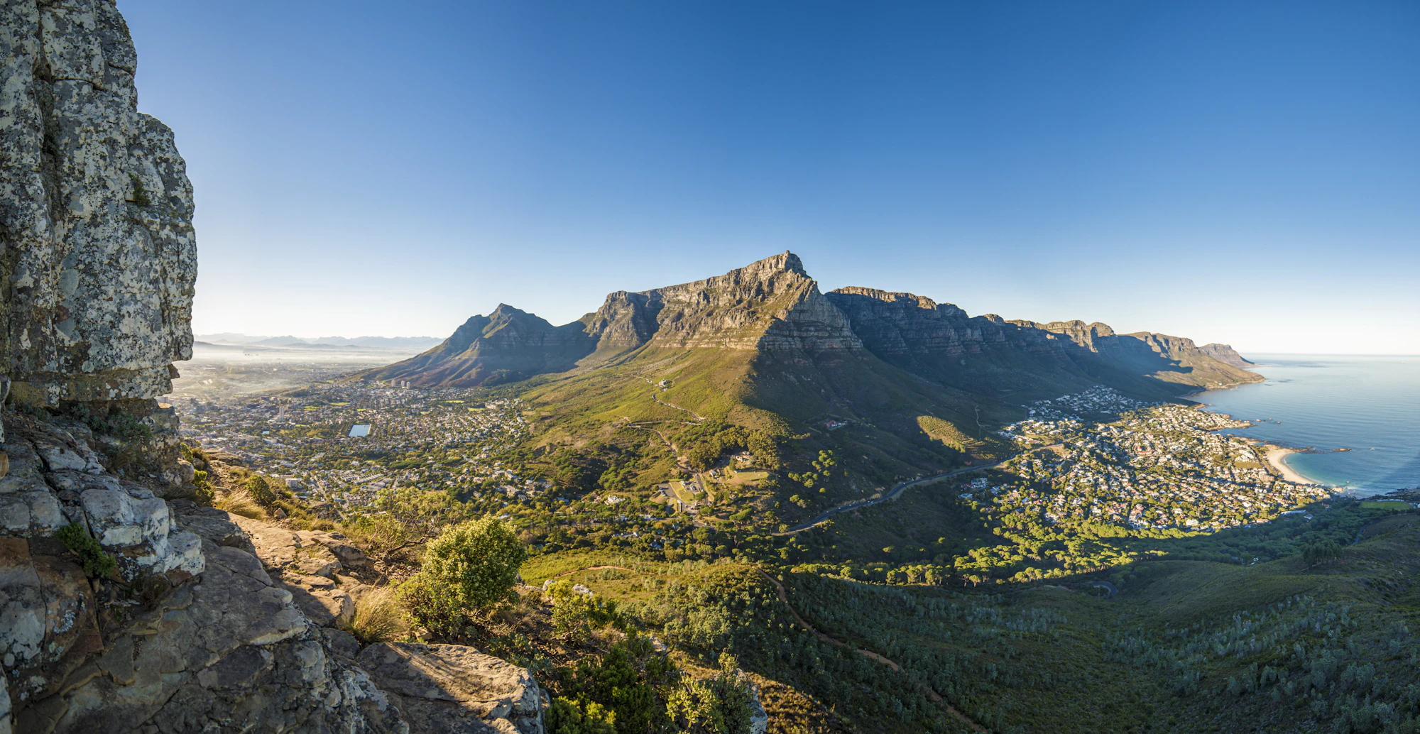Panoramic view over Cape Town and its mountains