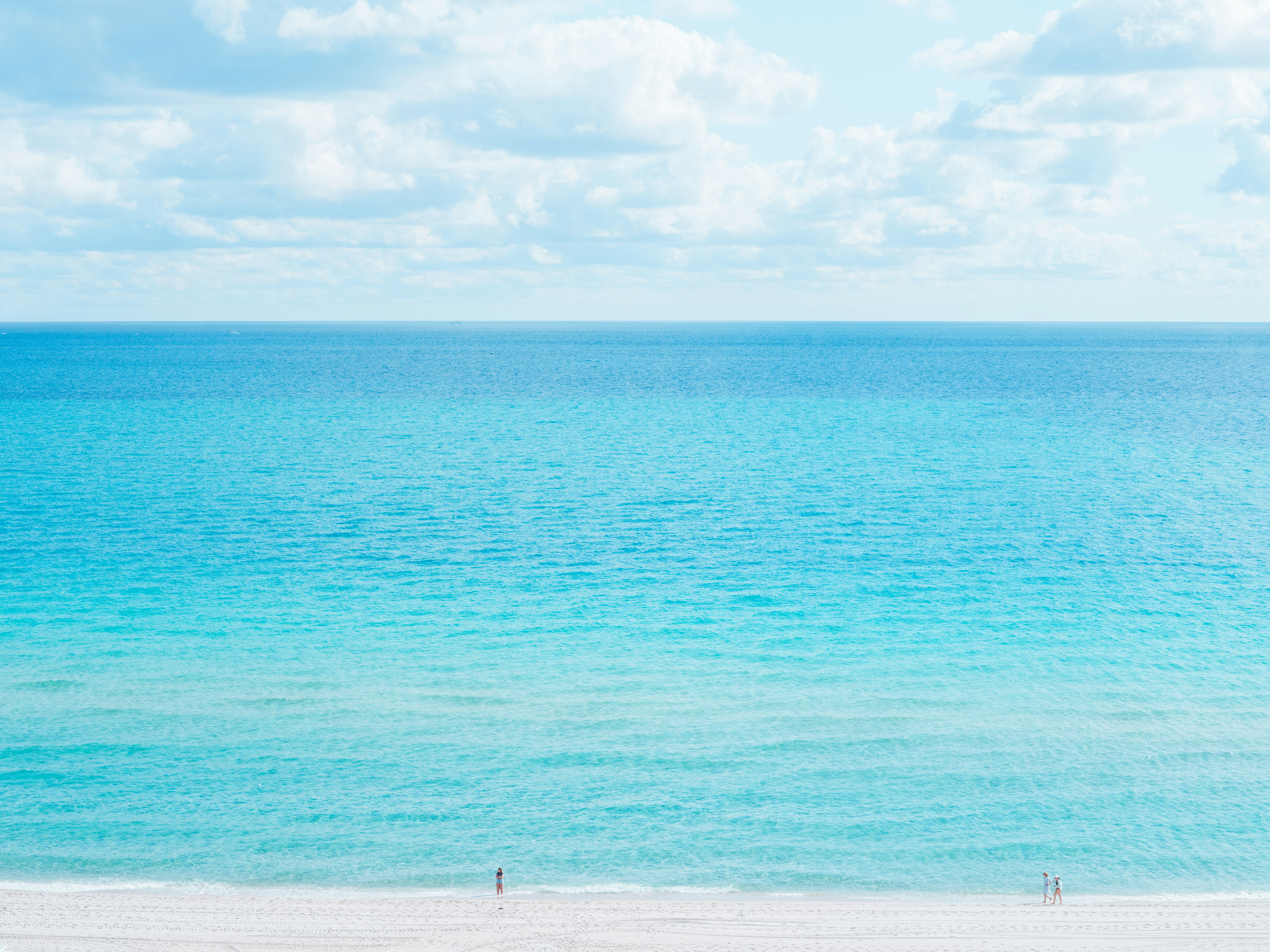 青いビーチの風景画像 青い海と波打ち際の無料の写真素材 - ID.74635｜フリー素材 ぱくたそ