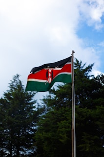 kenya flag: kenya travel itinerary