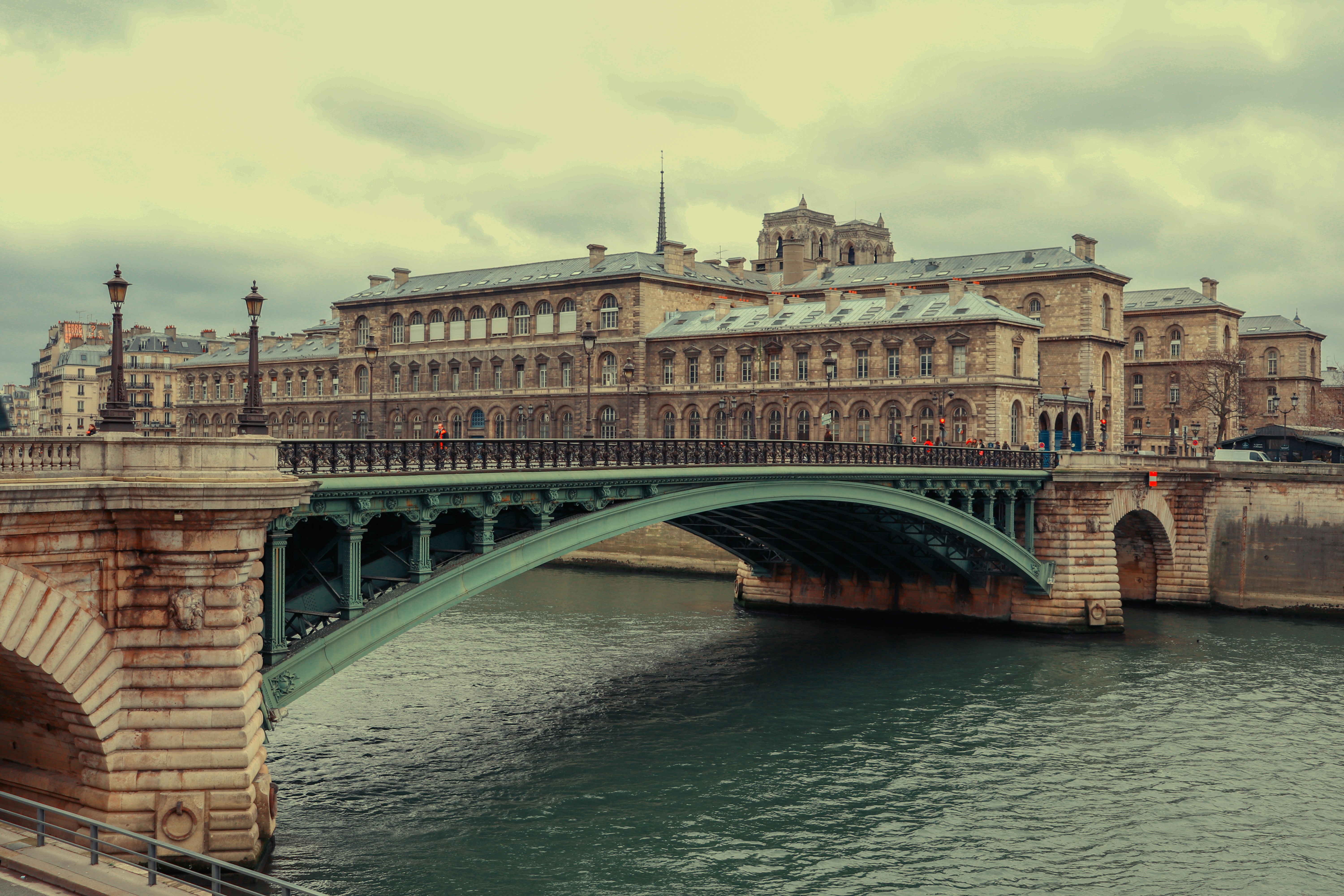 Photo by alexanderkez