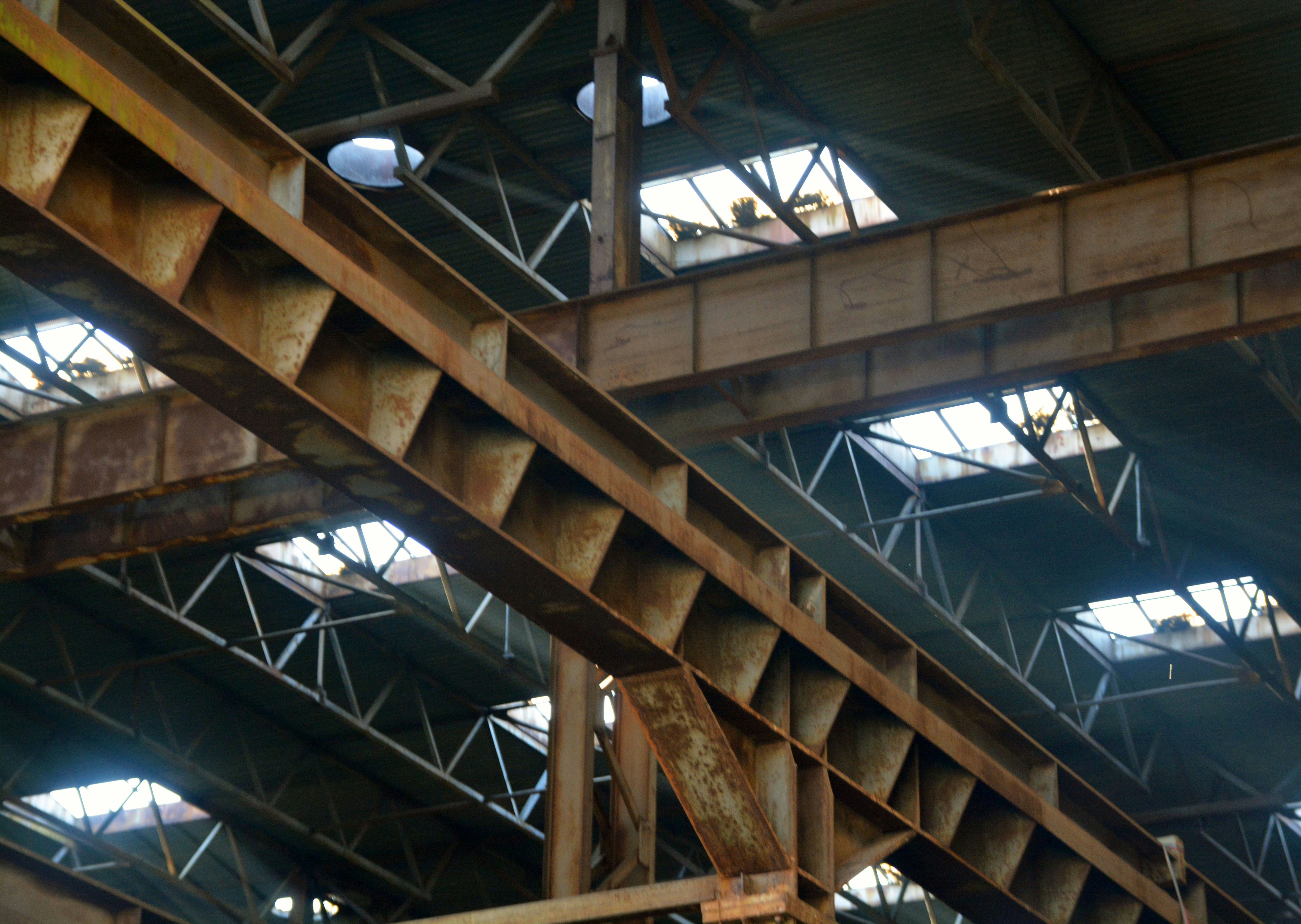  A large metal structure with lots of beams