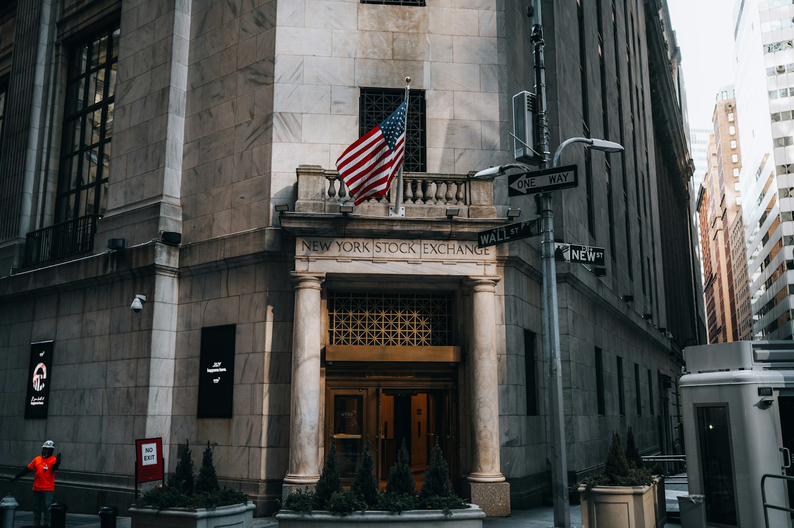 Bank Earnings Season Opens With a Split: Goldman Soars, JPMorgan Misses