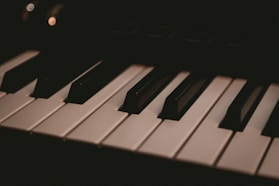 A close up of a piano keyboard in the dark