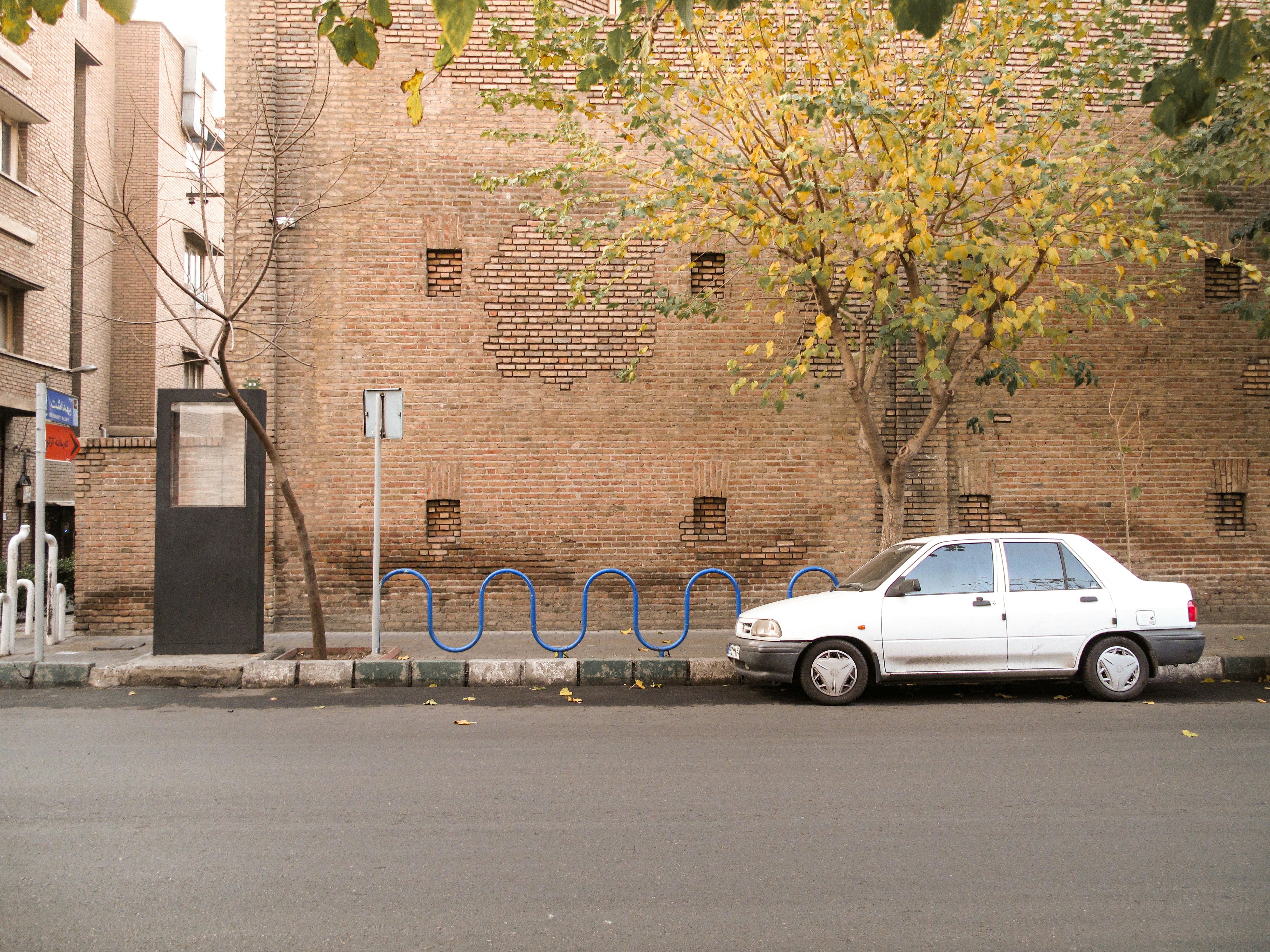 Photo by pouriaoskuie