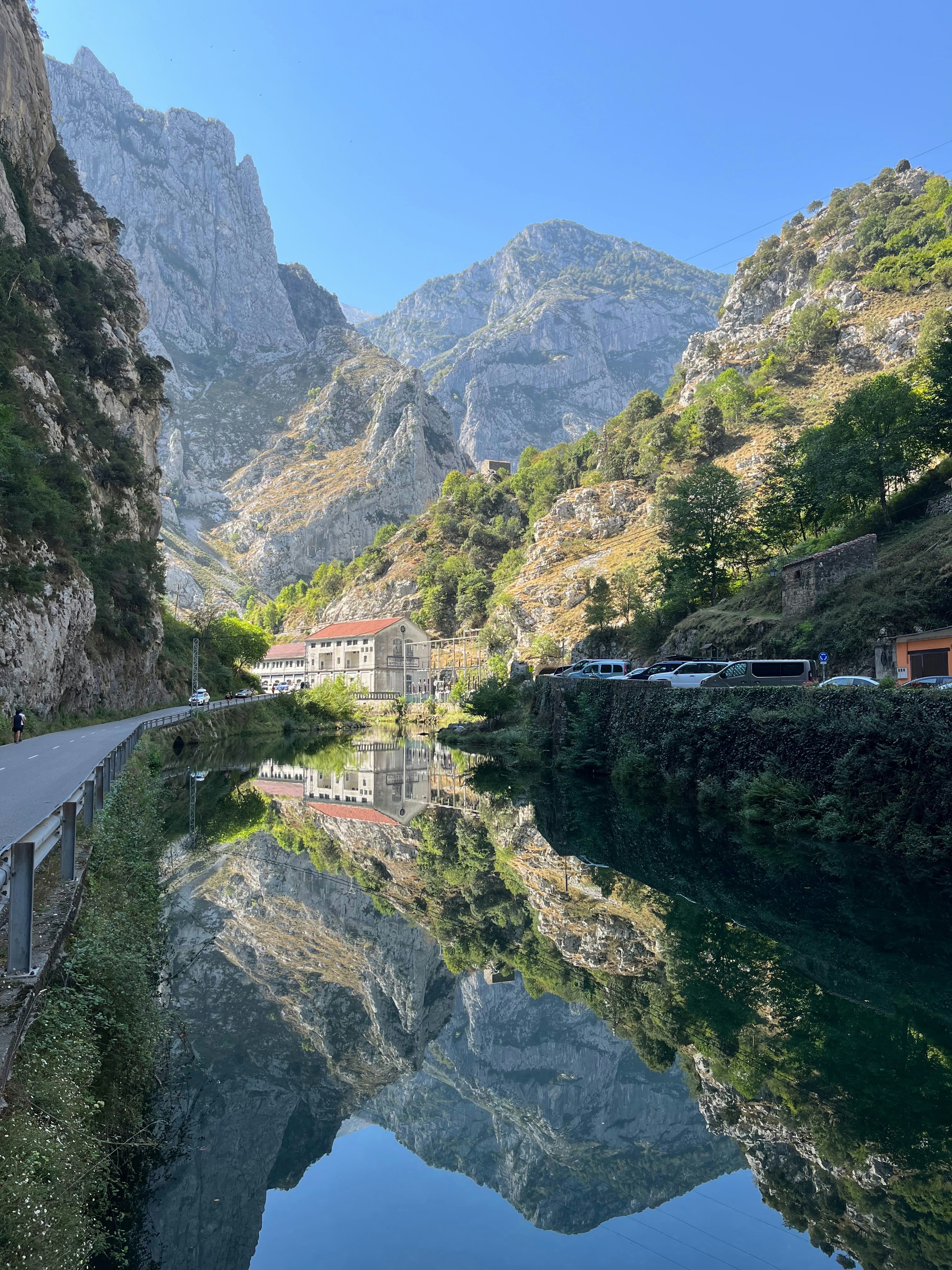 A river running through a lush green hillside photo – Free Picos de ...