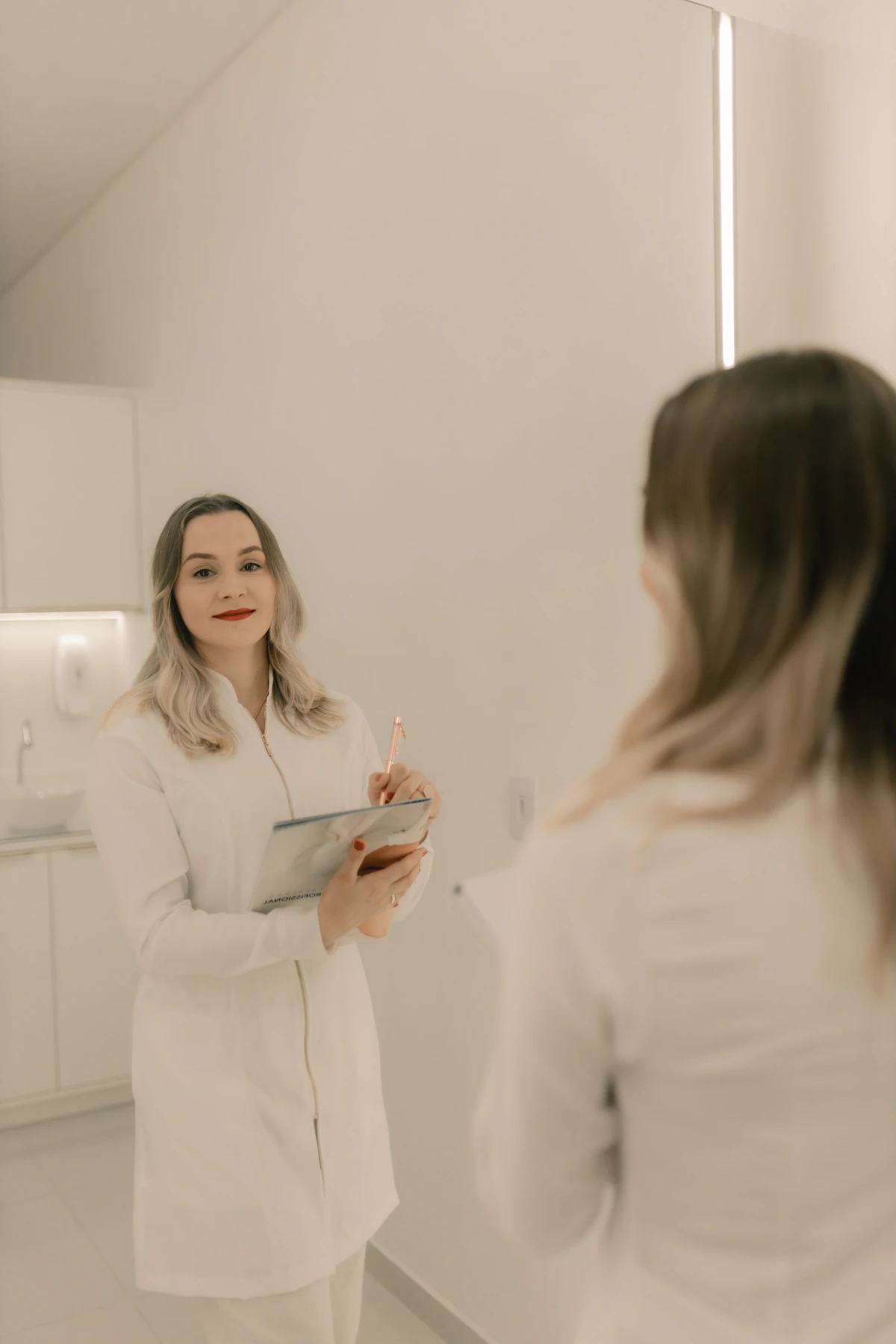 Esteticista ou biomédica esteta: qual escolher em Uberlândia?