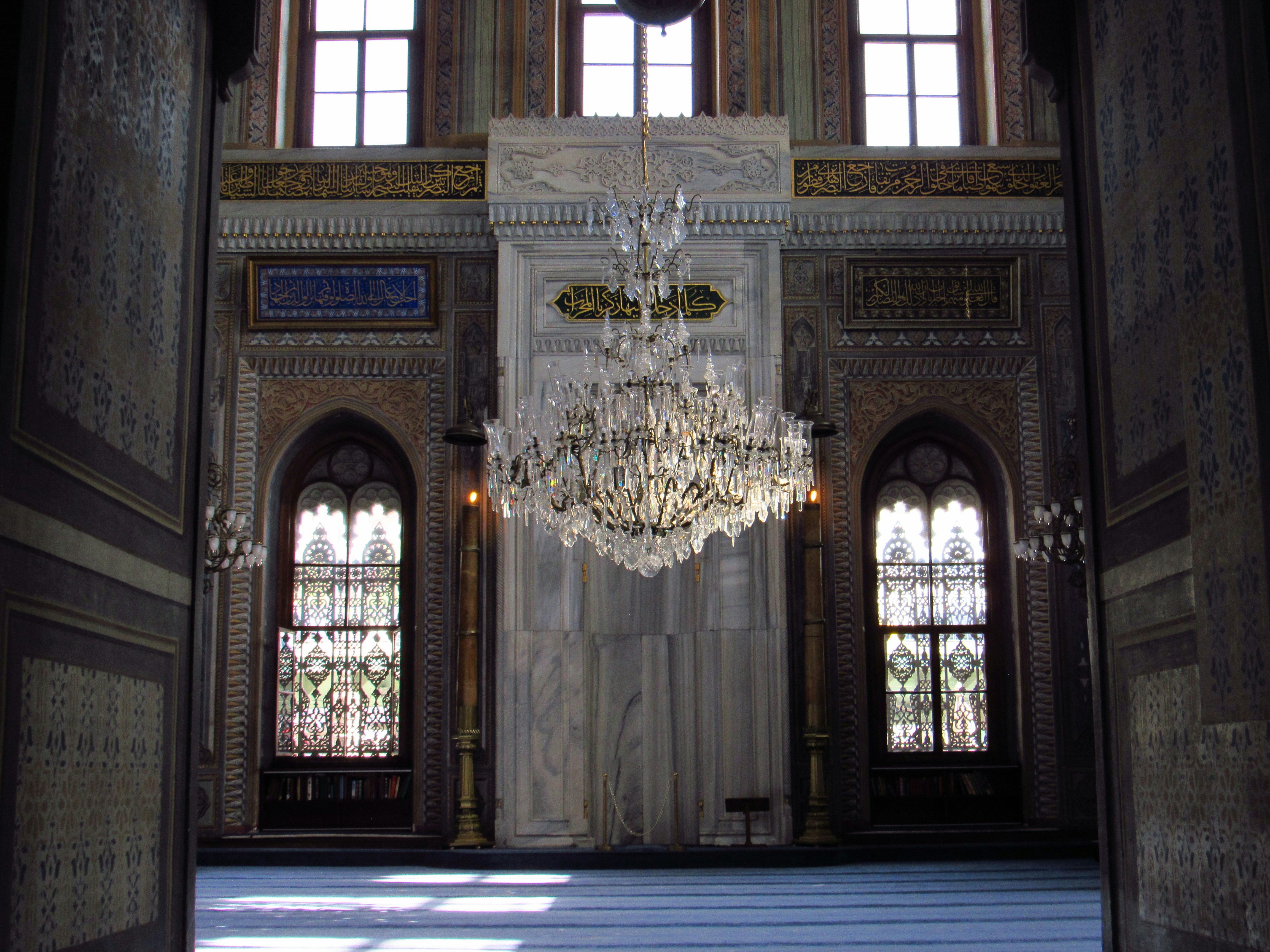 Pertevniyal Valide Sultan Mosque interior