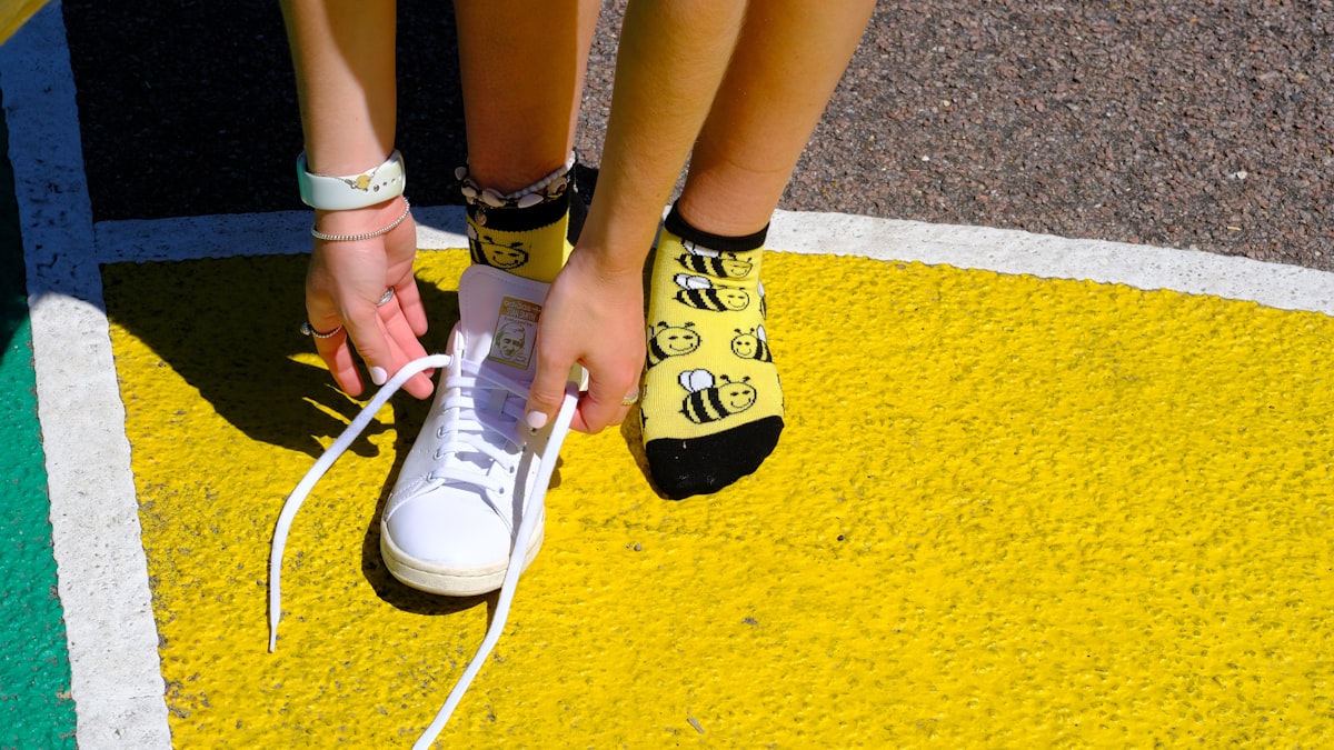 Як навчити дитину зав'язувати шнурівки: методи та ігри