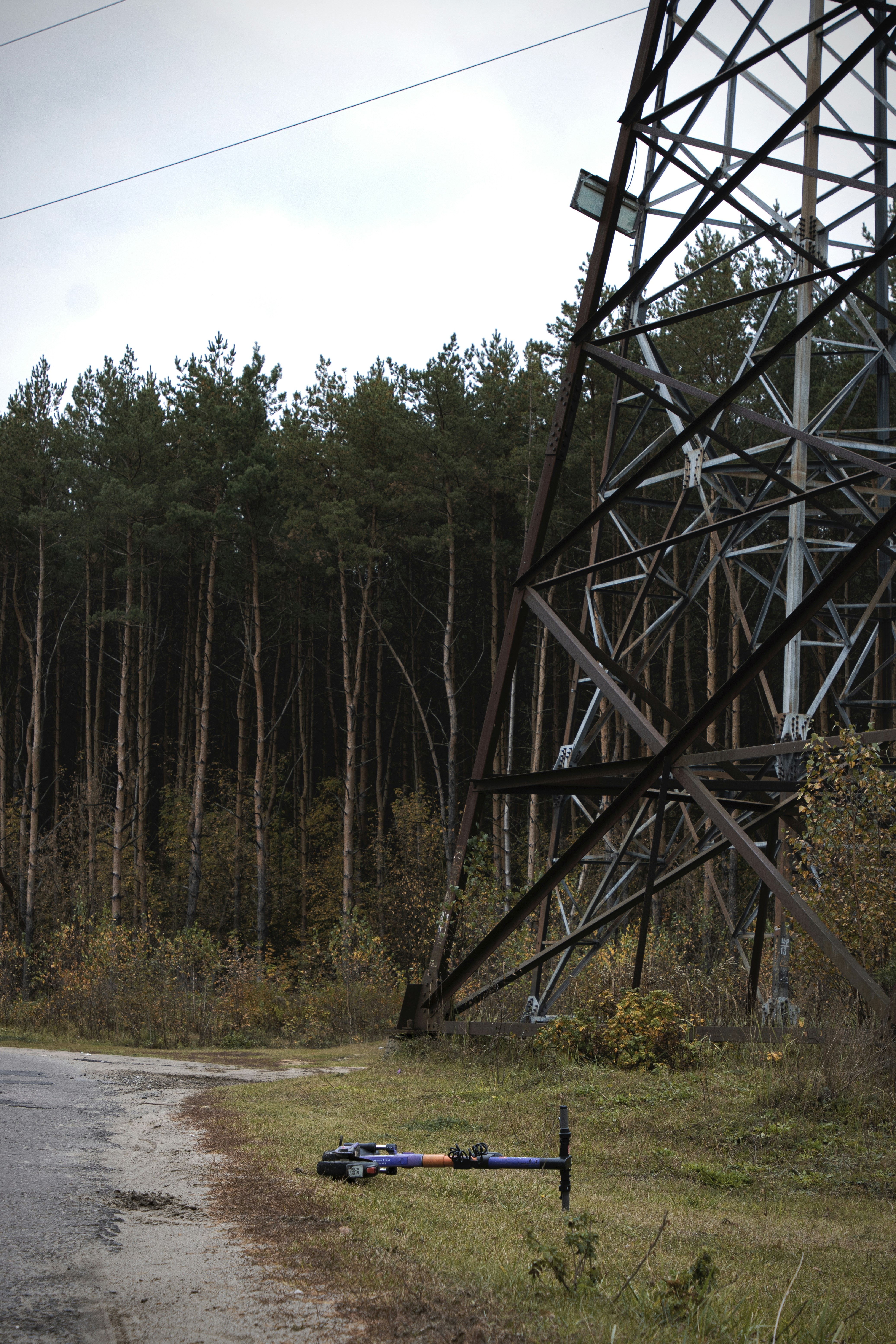A car that is sitting on the side of the road