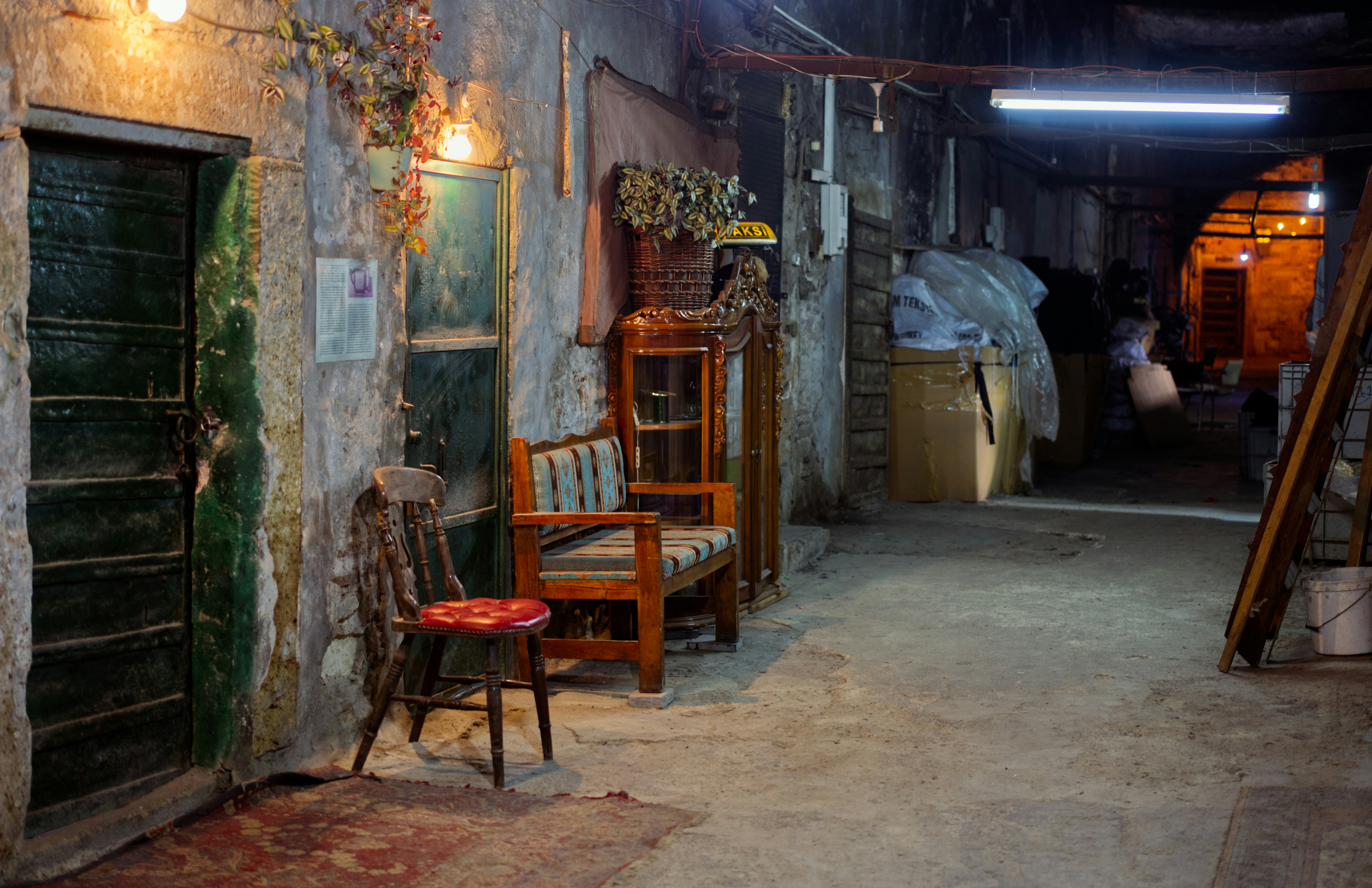 Dealer Review: Comparing Two Popular Gold Dealers — Pricing, Service, and Trust